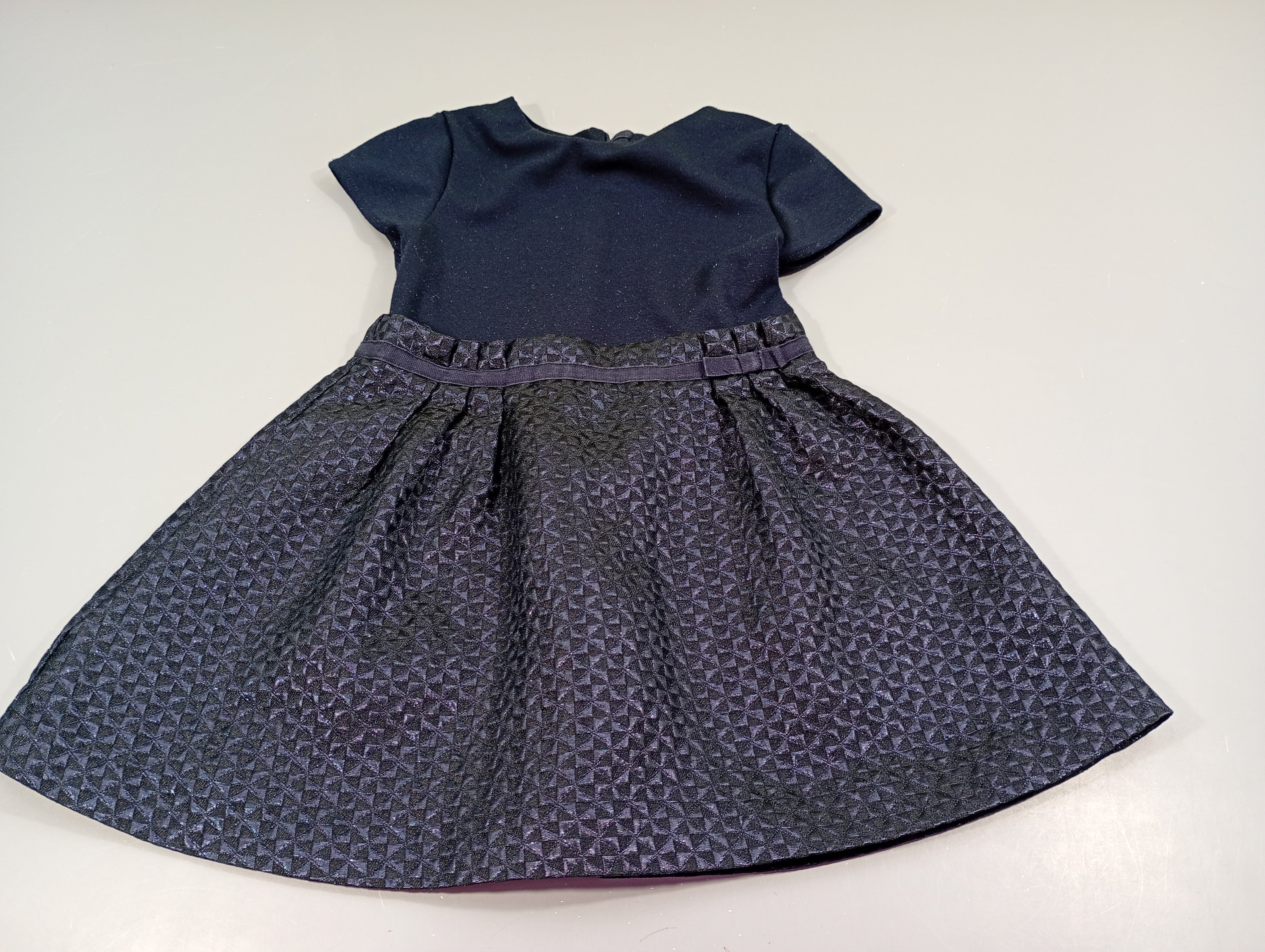 Robe m.c bleu marine, dessous texturé
