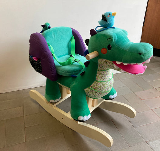 Etat neuf- Crocodile à bascule en bois et peluche-Labebe- Siège baquet rembourré avec ceinture de sécurité ajustable à 3 points, moins cher chez Petit Kiwi