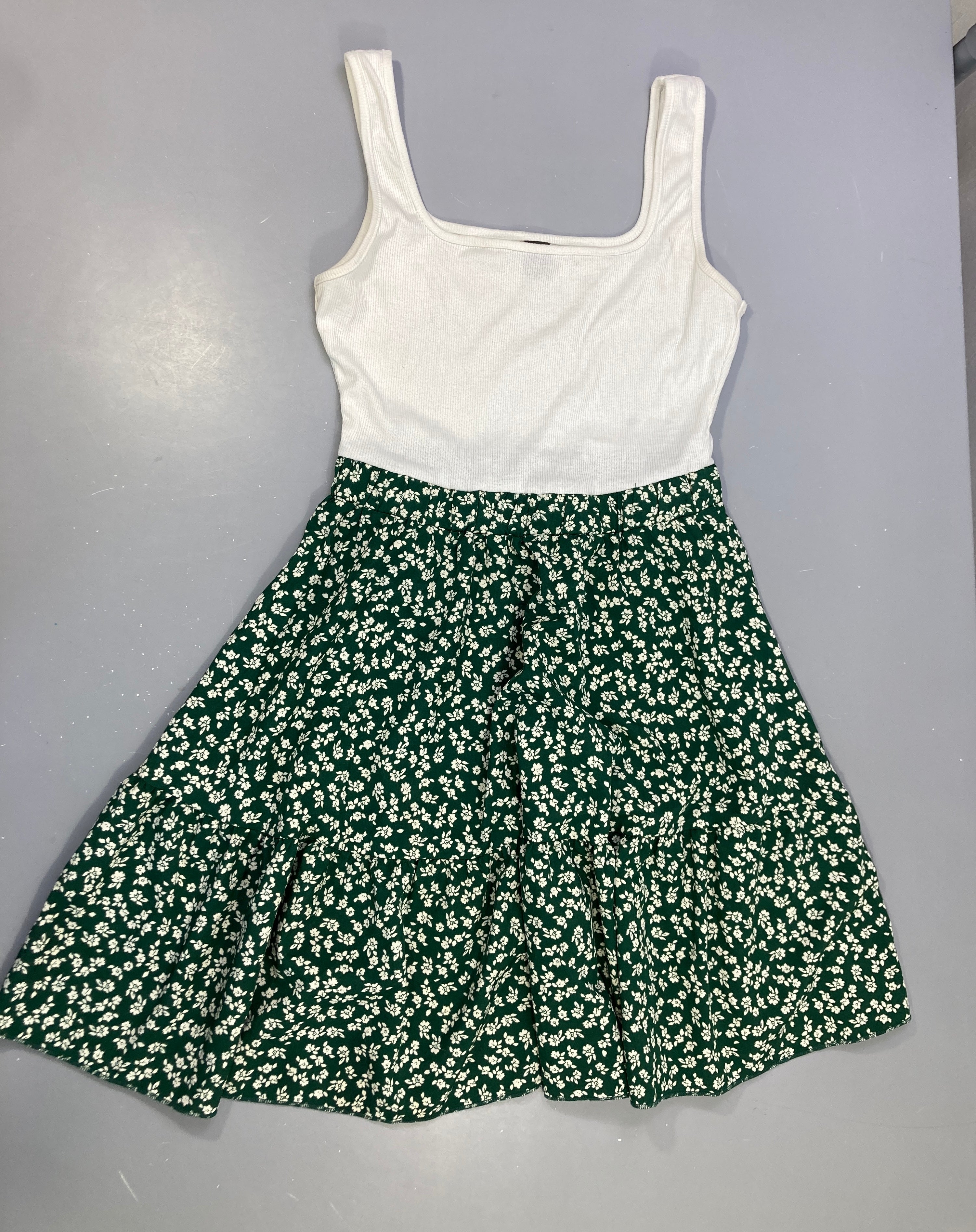 Robe débardeur blanc/vert fleuri
