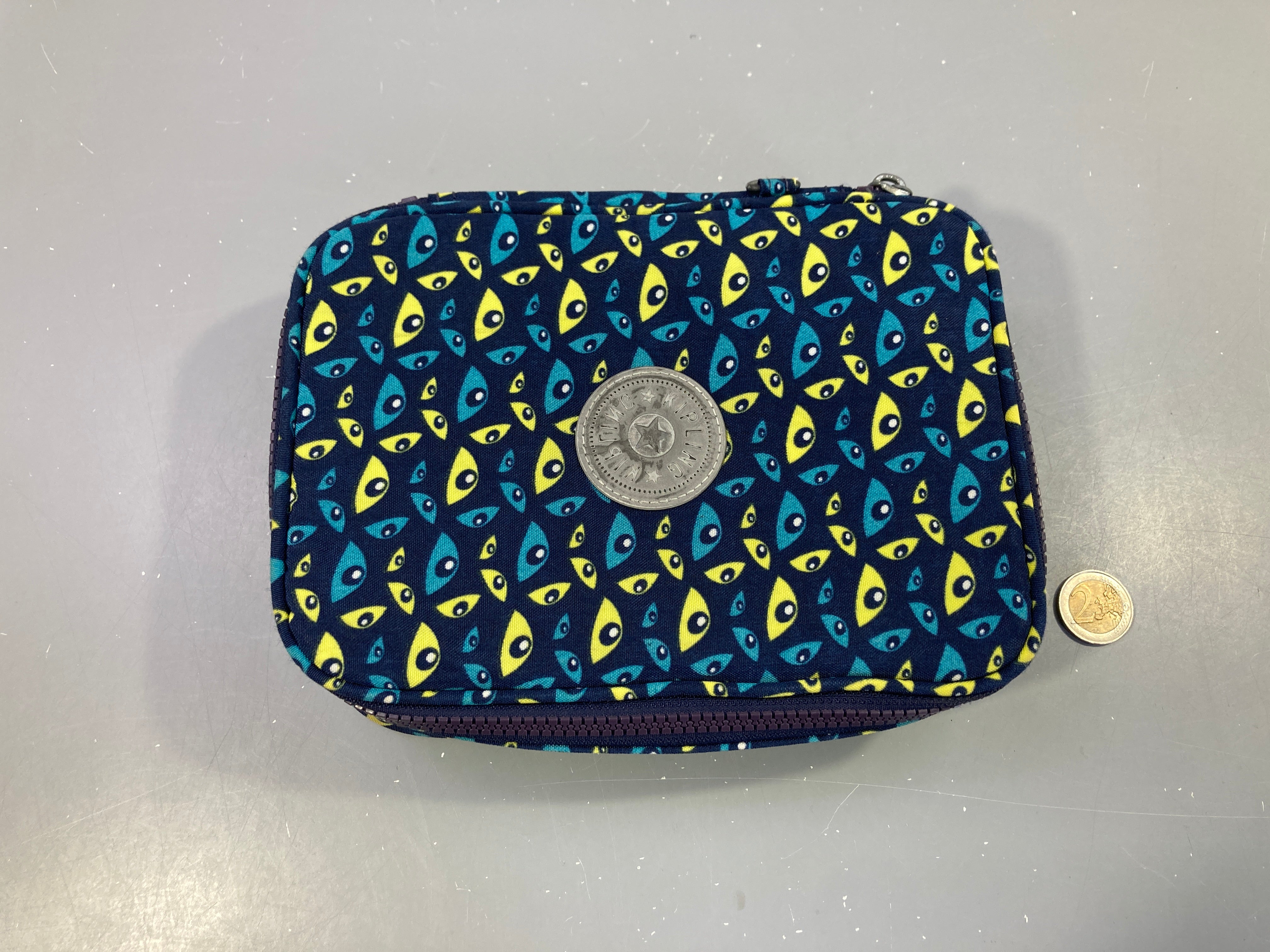 Grande trousse 100 stylos bleu motifs yeux