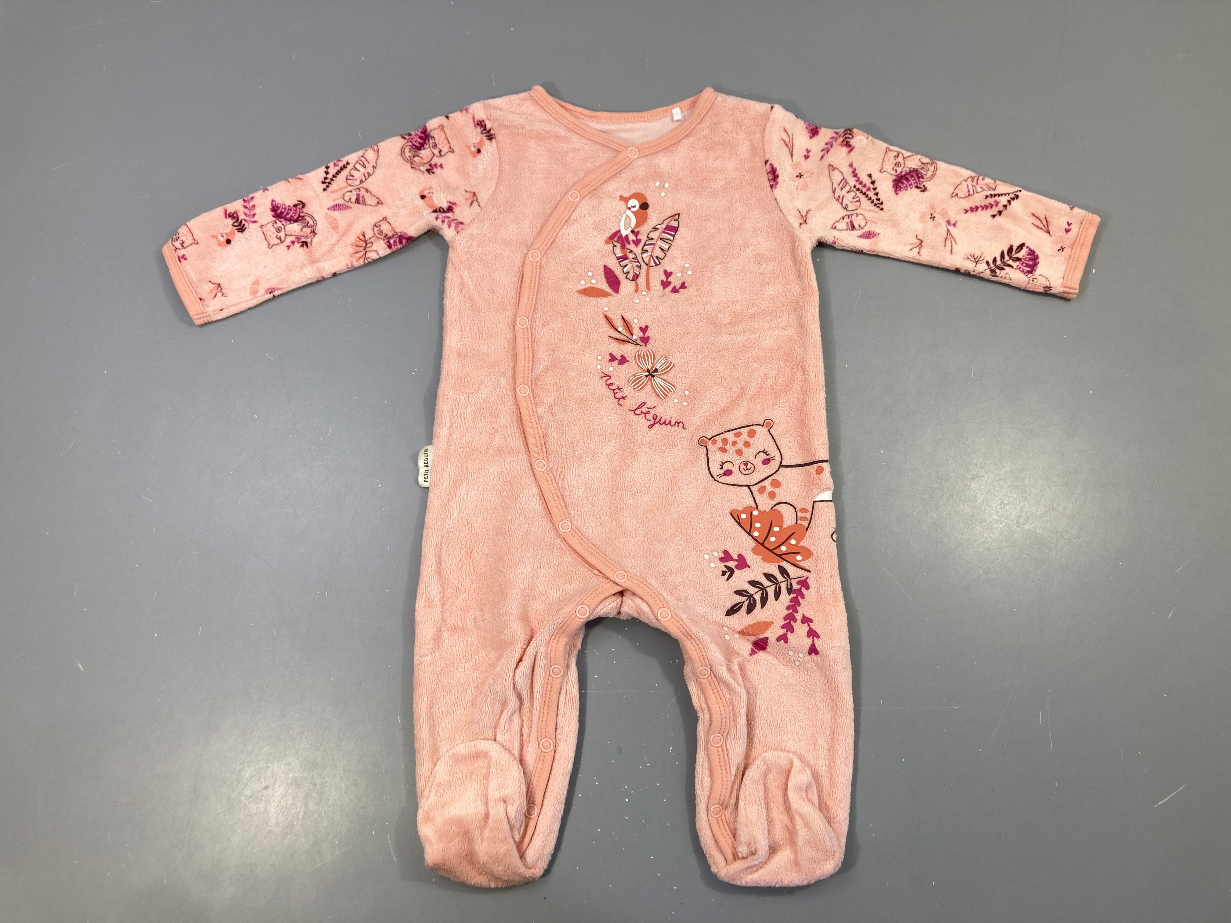 Pyjama velours Petit Béguin rose motifs léopards, plumes, ...