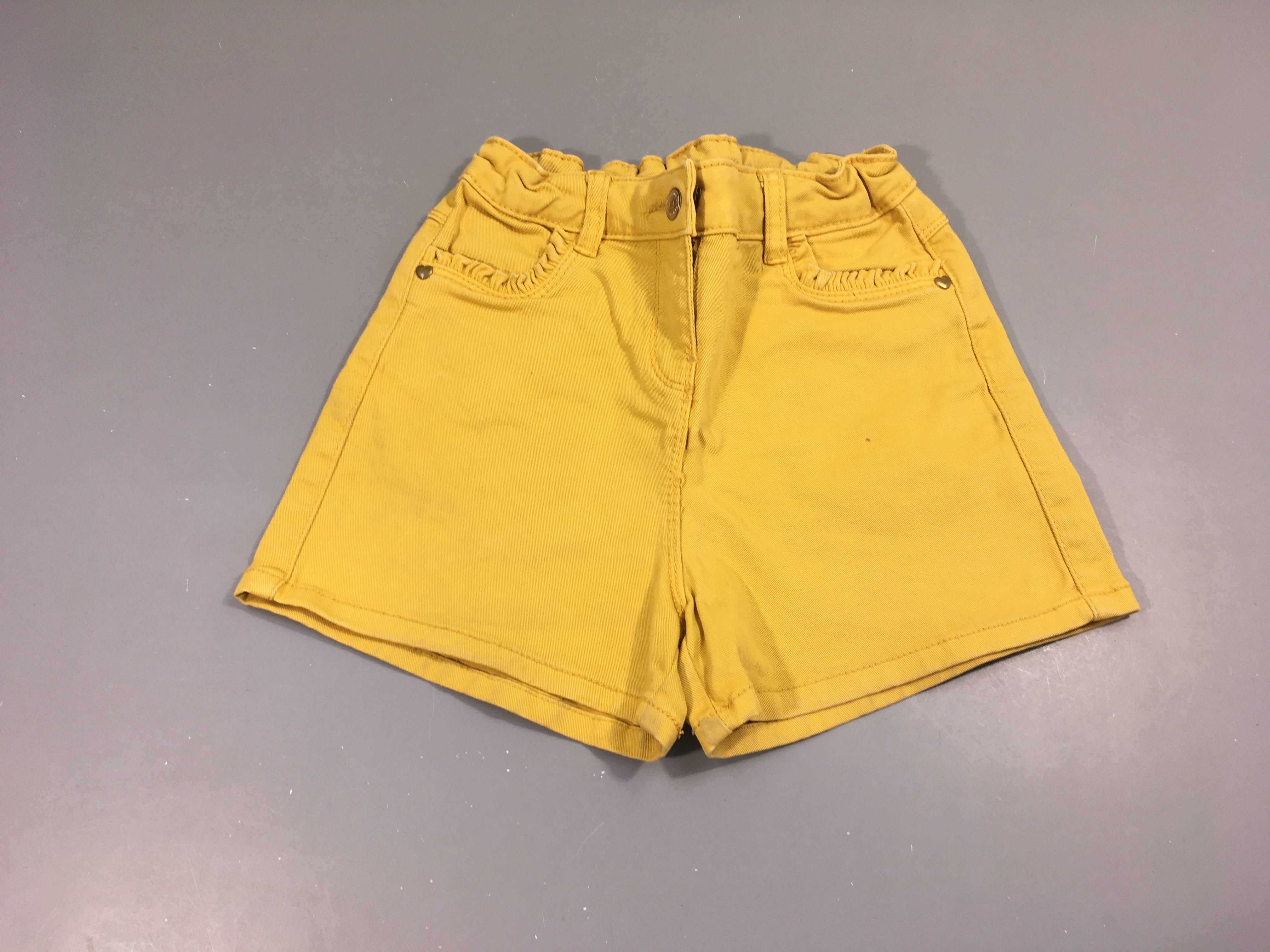 Short jaune