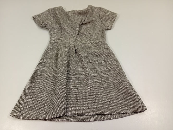 Robe m.c  à carreaux noir et blanc, légère tache, moins cher chez Petit Kiwi