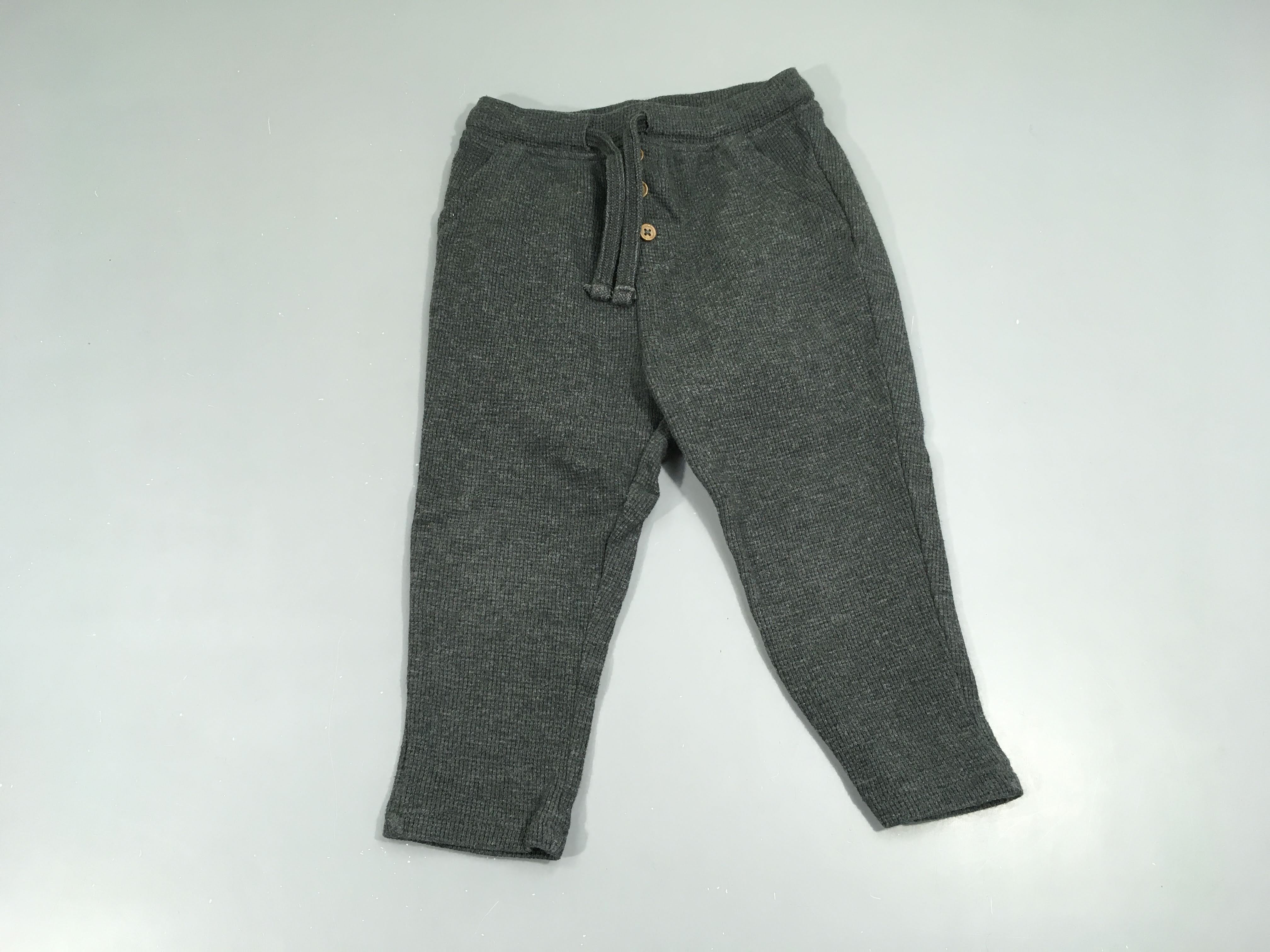 Pantalon molleton gris texturé boutons