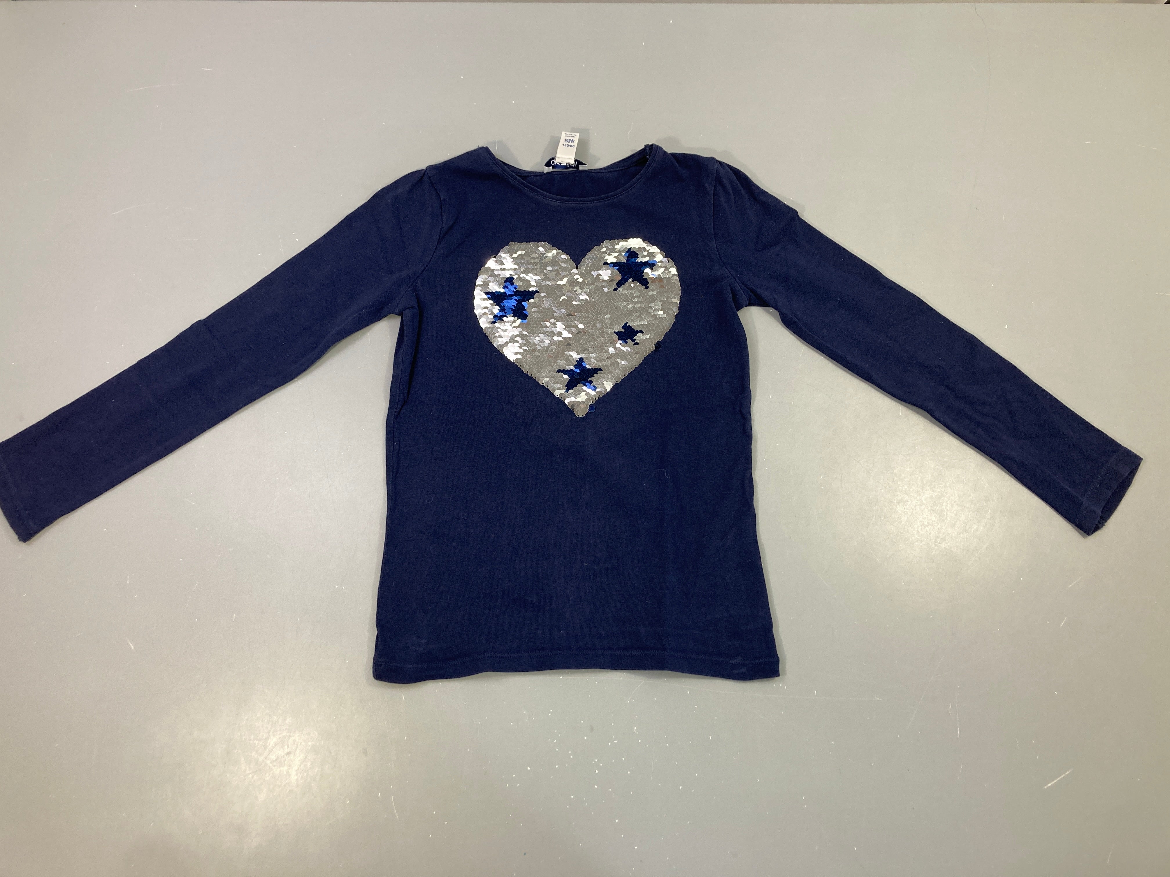 T-shirt m.l bleu marine, coeur en sequins  réversibles