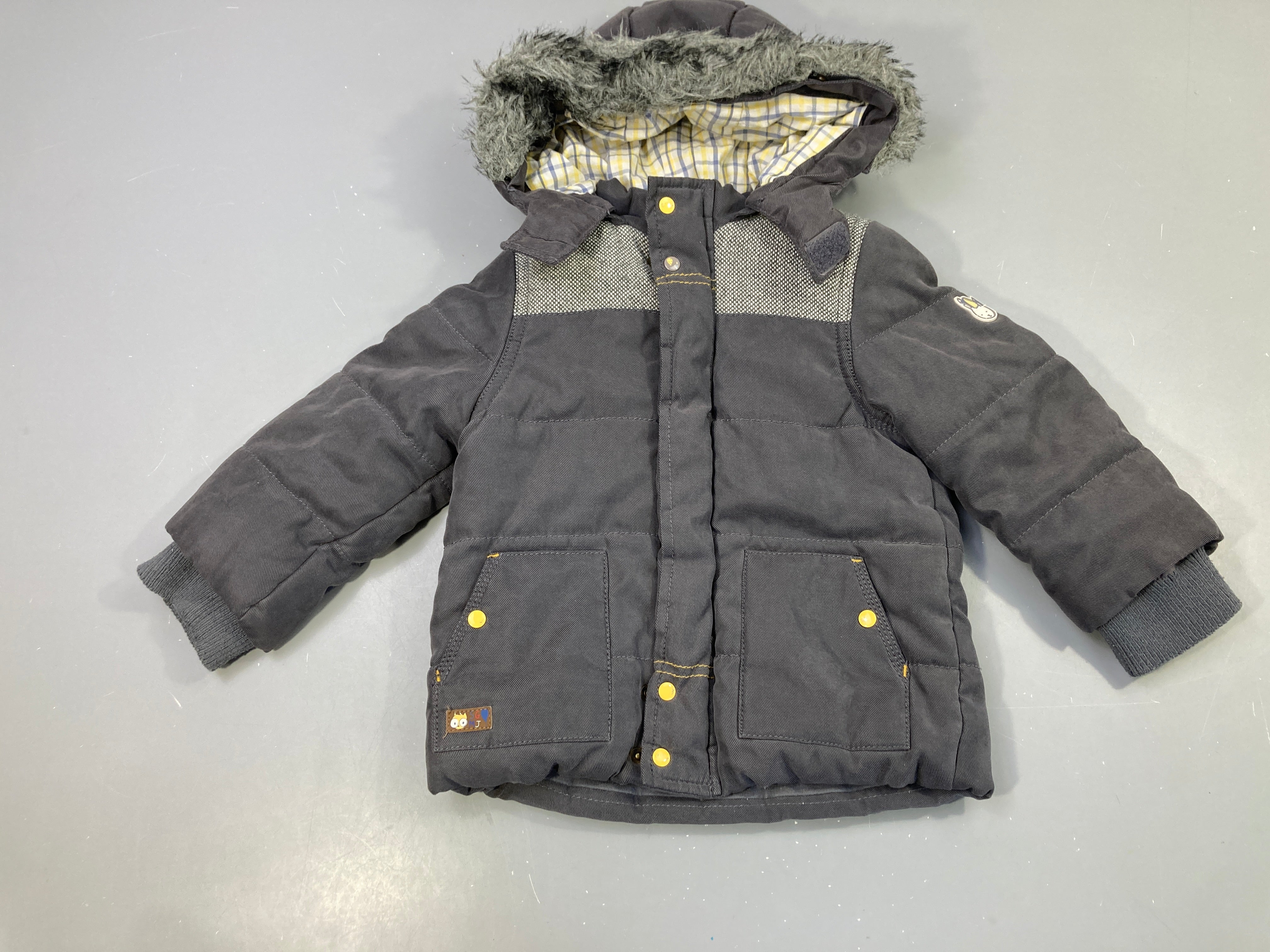 Veste grise zippée capuche fourrure