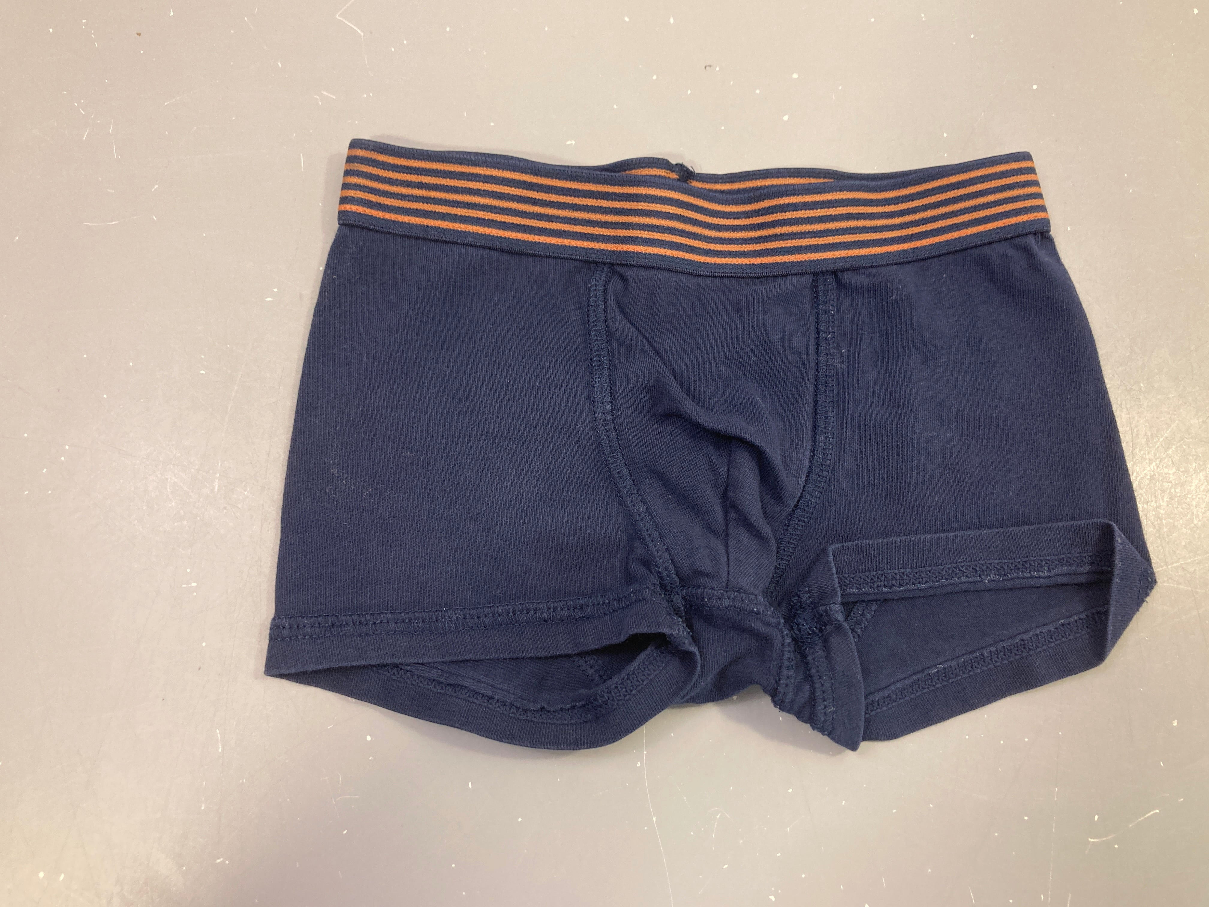 Boxer marine ceinture rayée orange (tille estimée, pas d'étiquette)