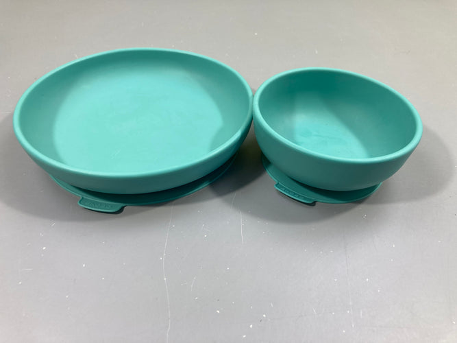 Assiette et bol en silicone bleu clair Ekobo, moins cher chez Petit Kiwi