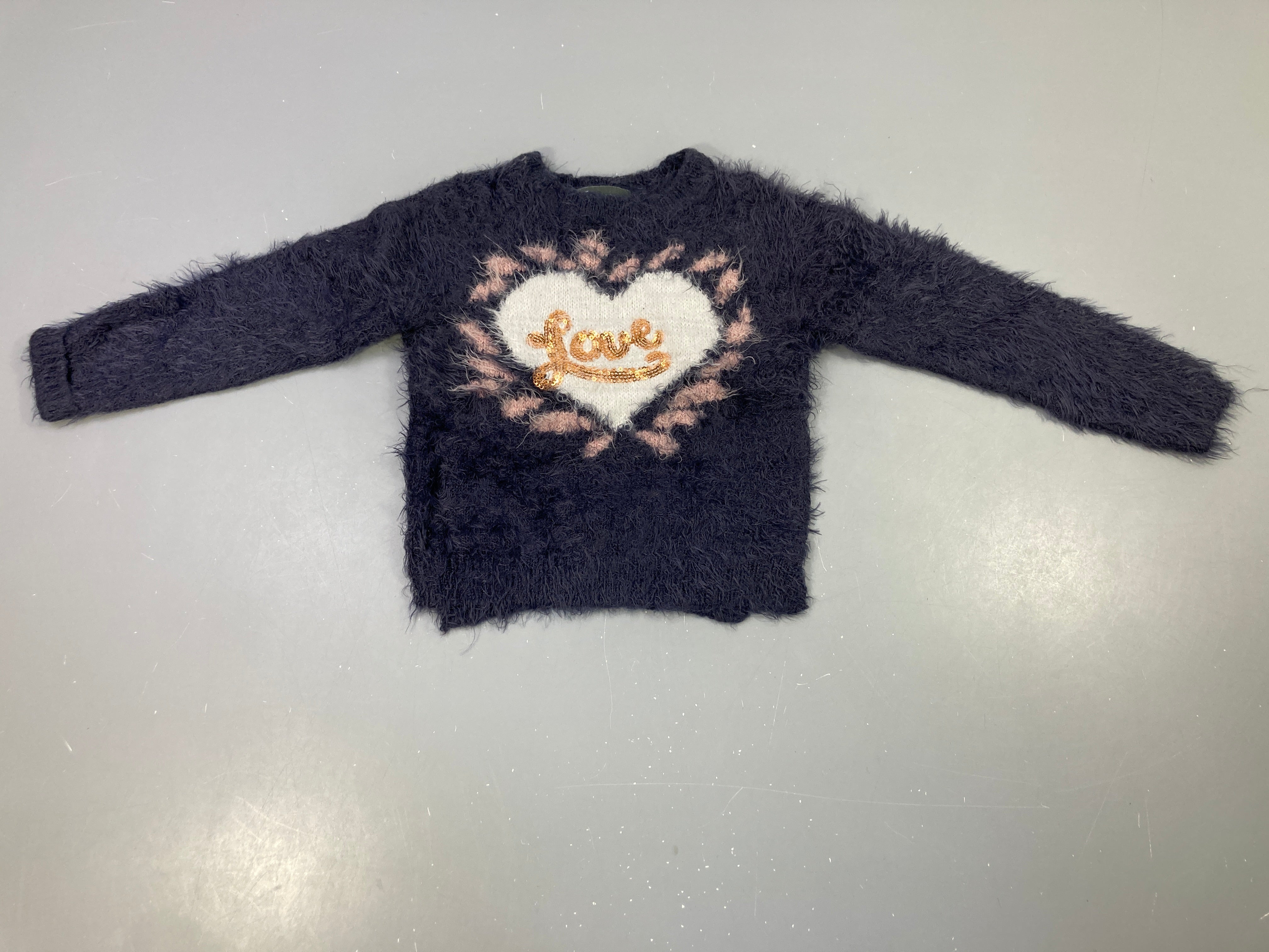 Pull duveteux bleu marine cœur 