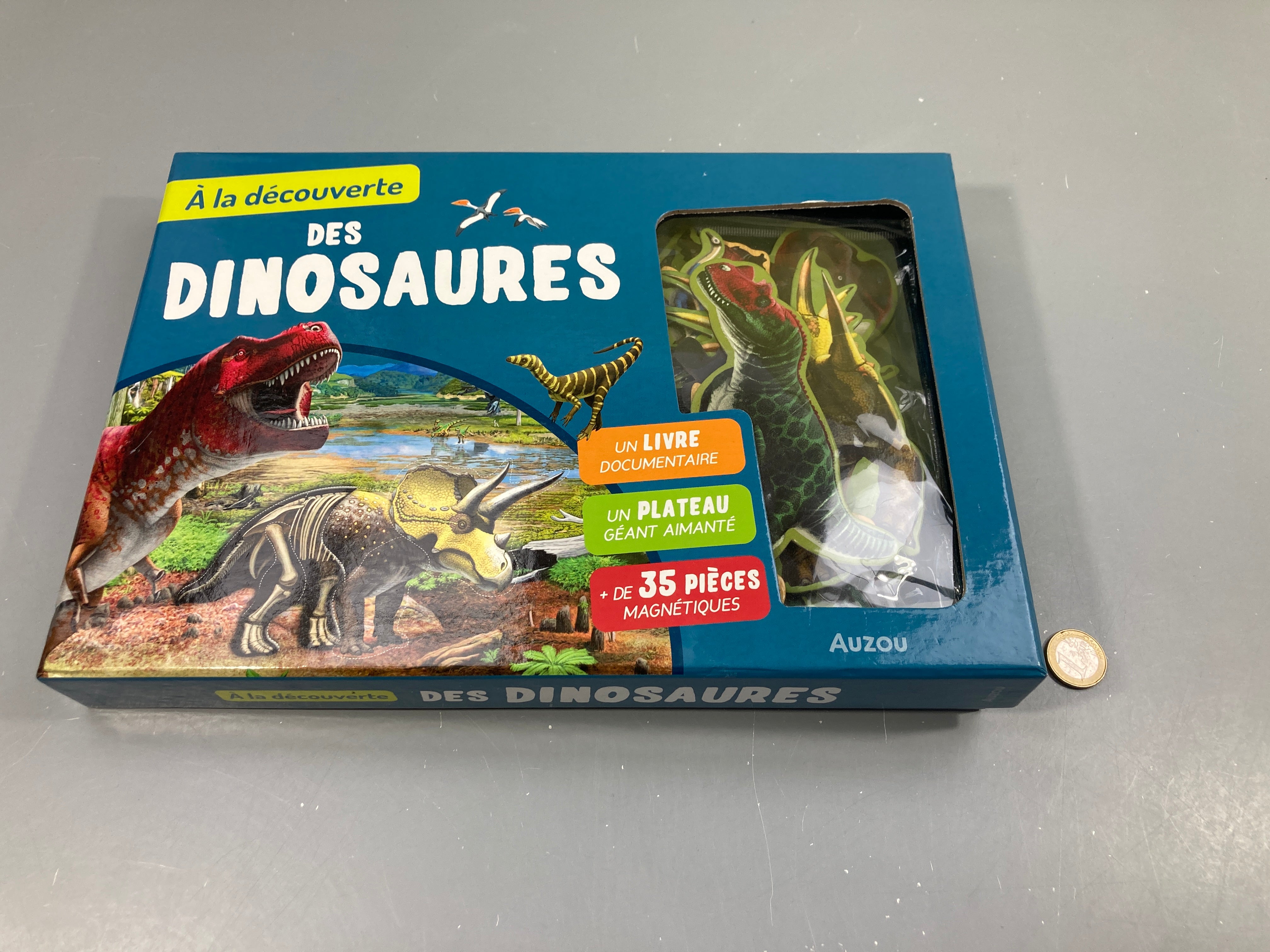 A la découverte des dinosaures livre + plateau et 35pièces aimantées - complet