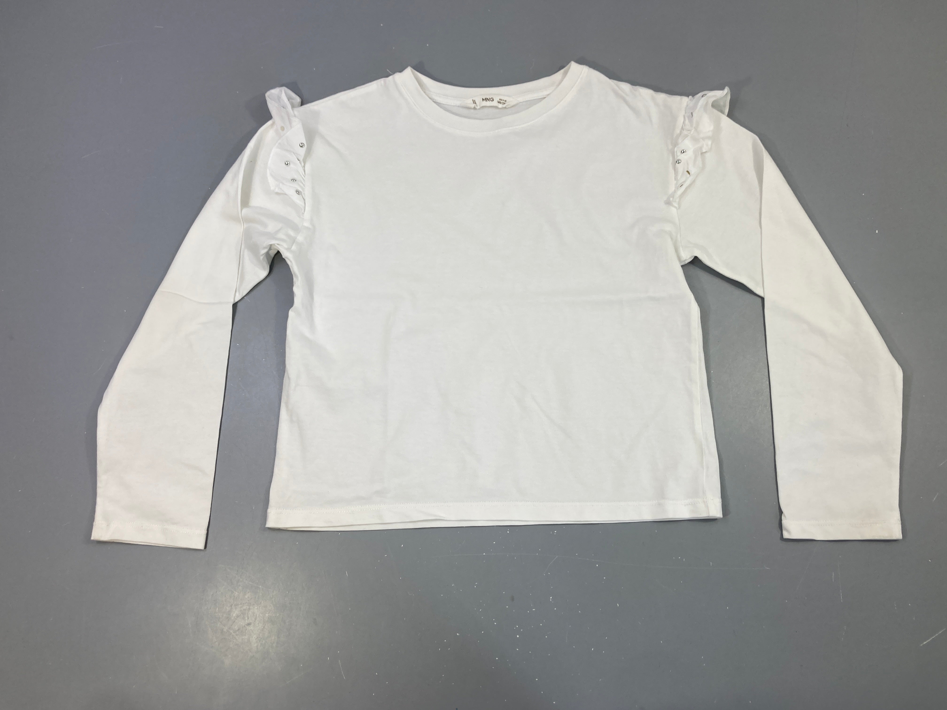 T-shirt m.l blanc volants épaules, manches légèrement tachées