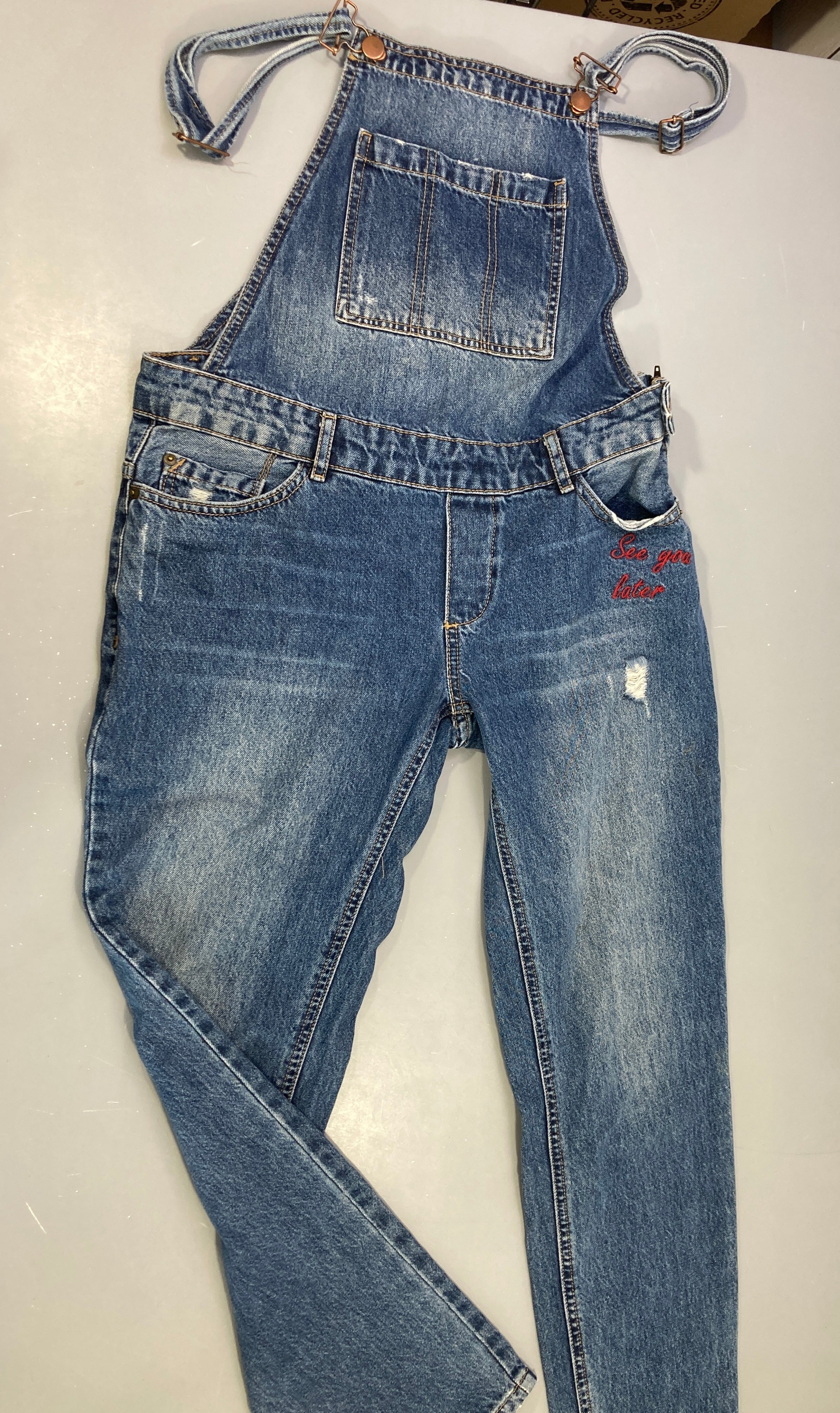 Salopette en jean  effet éraillé-Petite tache arrière cuisse-Pimkie