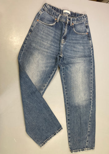 Jeans Mom-Etiquette/marque extérieur décousue au 1/4, moins cher chez Petit Kiwi