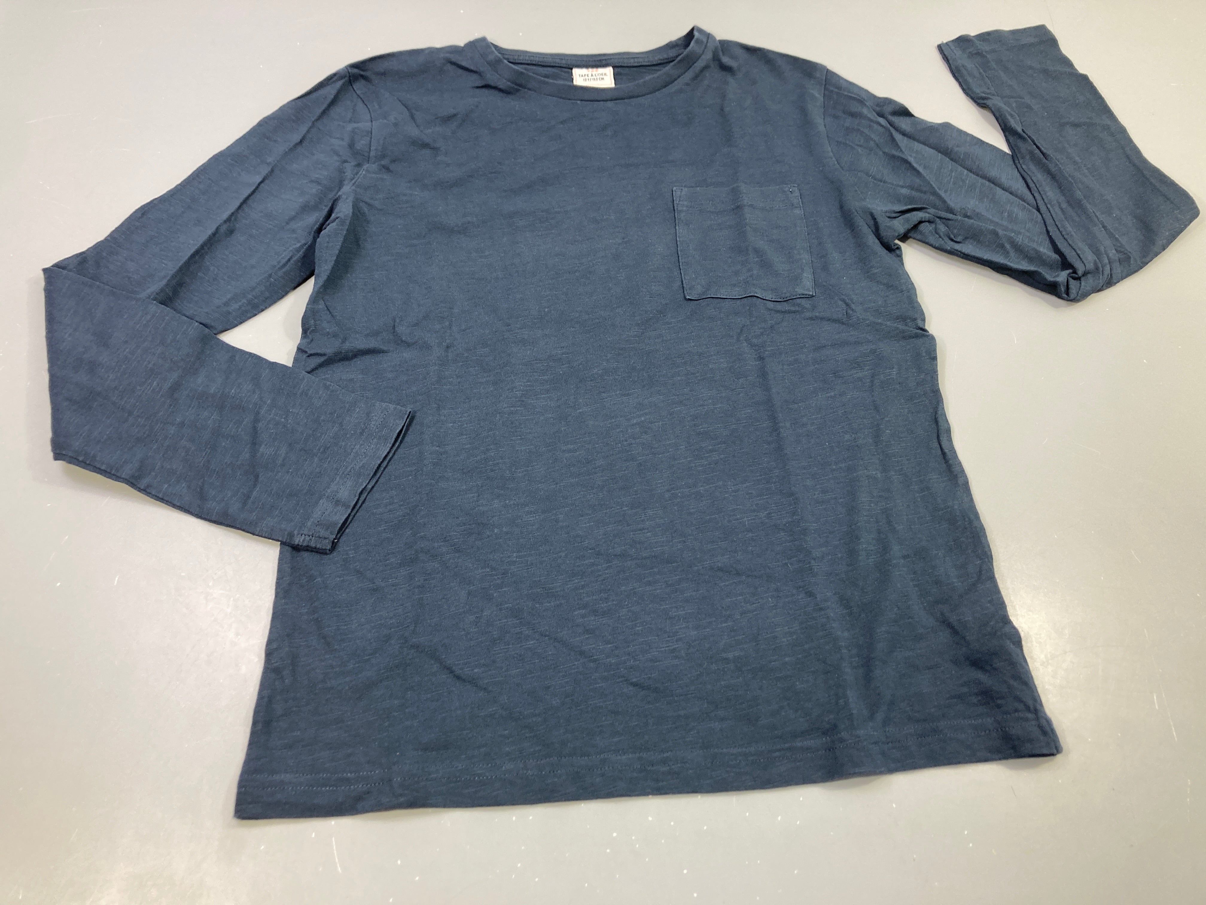 T-shirt m.l bleu marine flammé, poche à la poitrine
