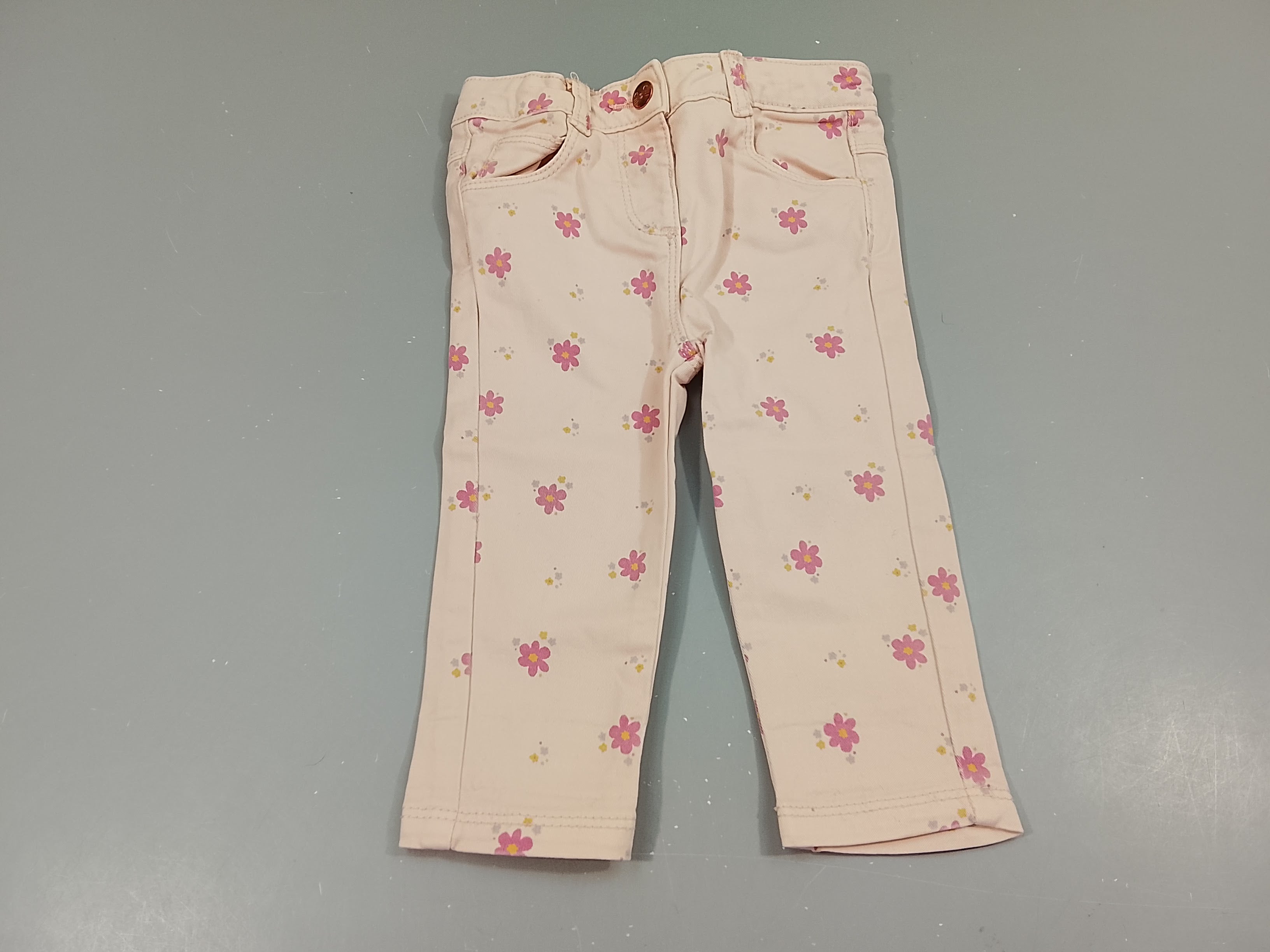 Pantalon rose clair à fleurs roses