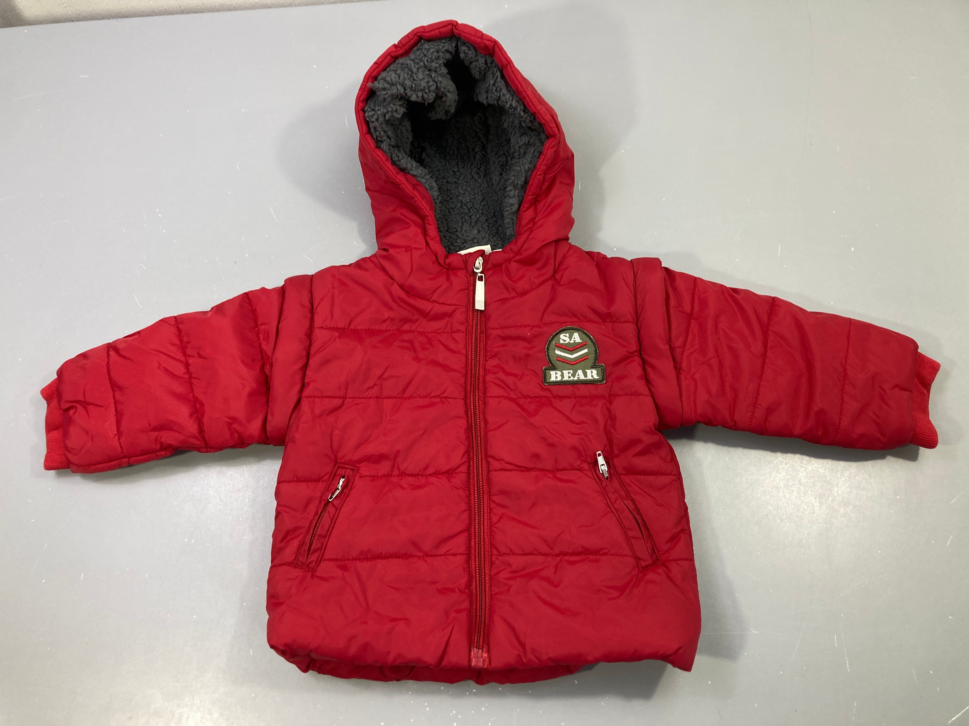 Doudoune capuche rouge 