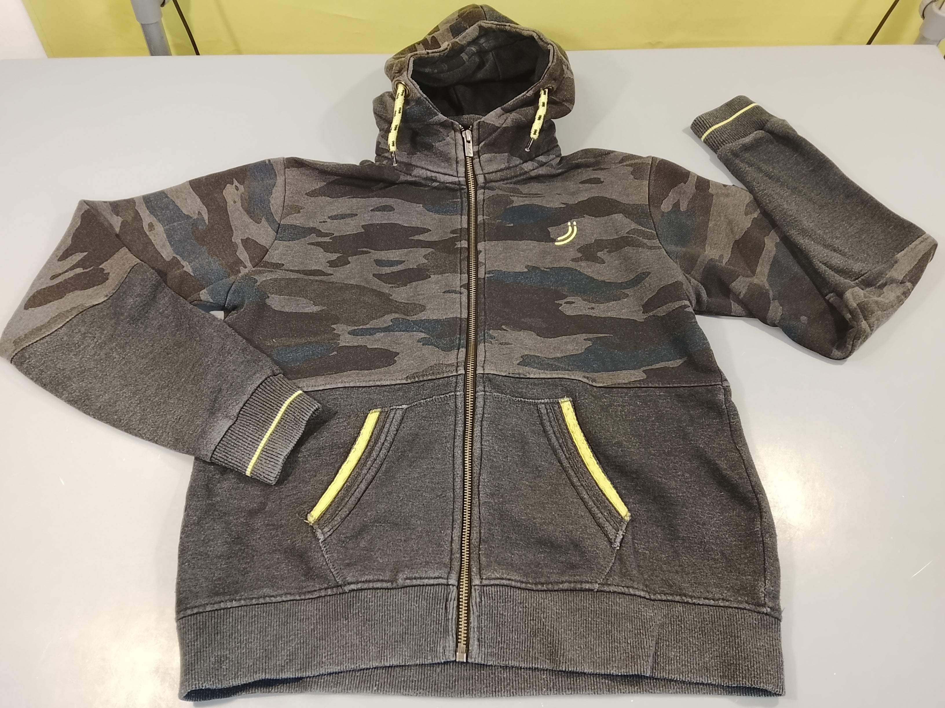 Gilet zippé à capuche camouflage noir/gris / bleu