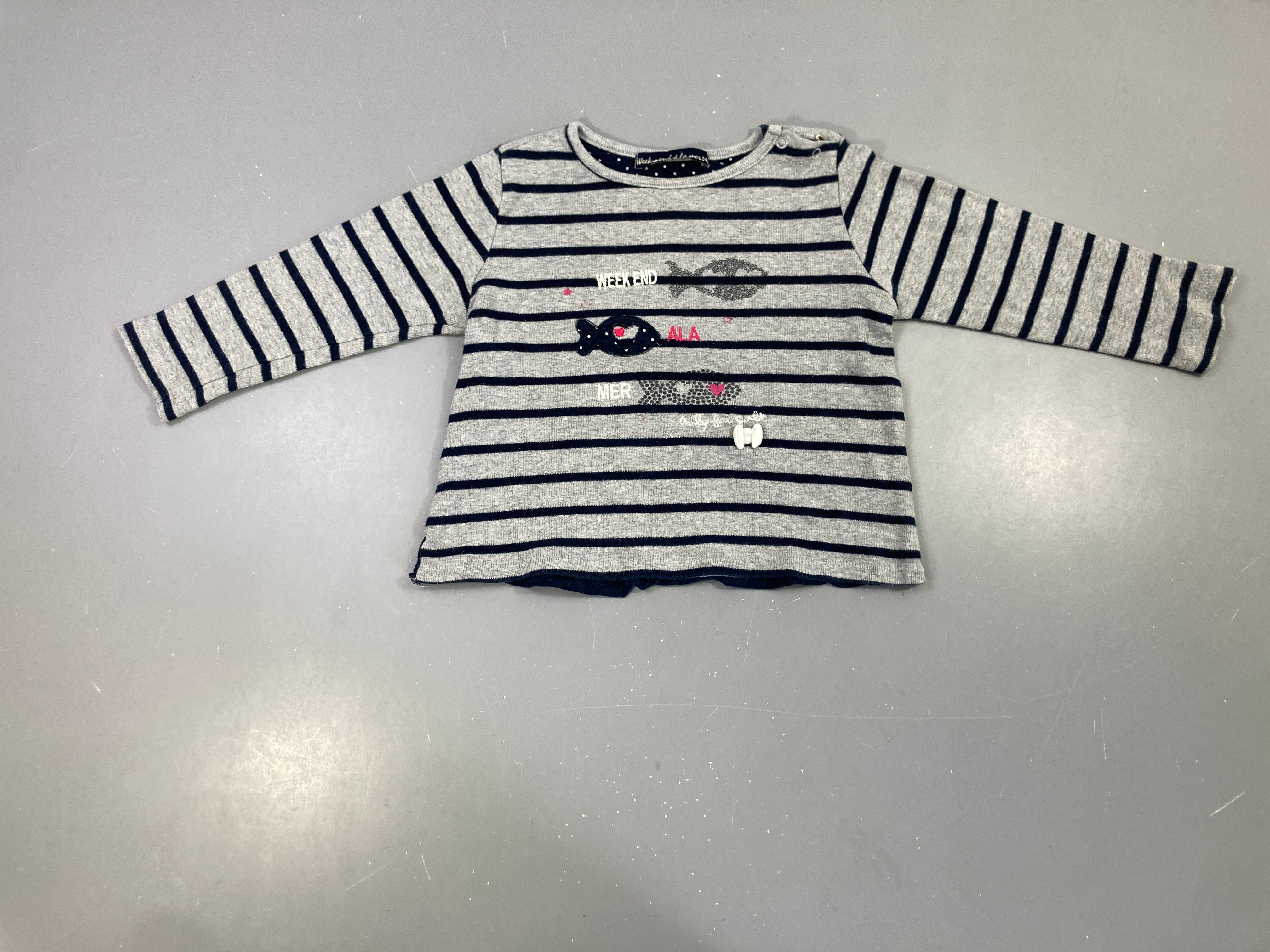T-shirt m.l rayé gris/marine, légèrement bouloché