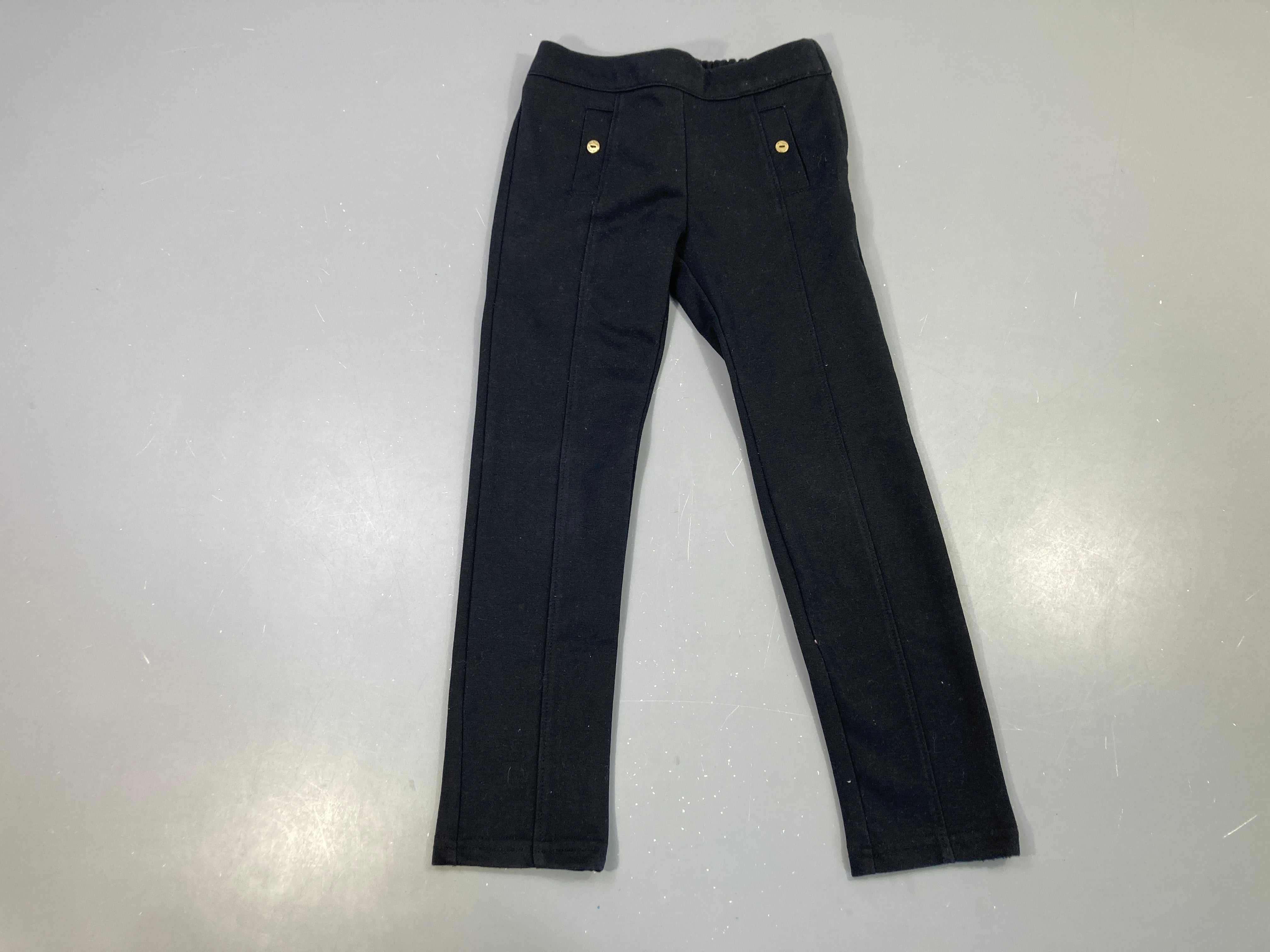 Jegging noir, poches boutons dorés