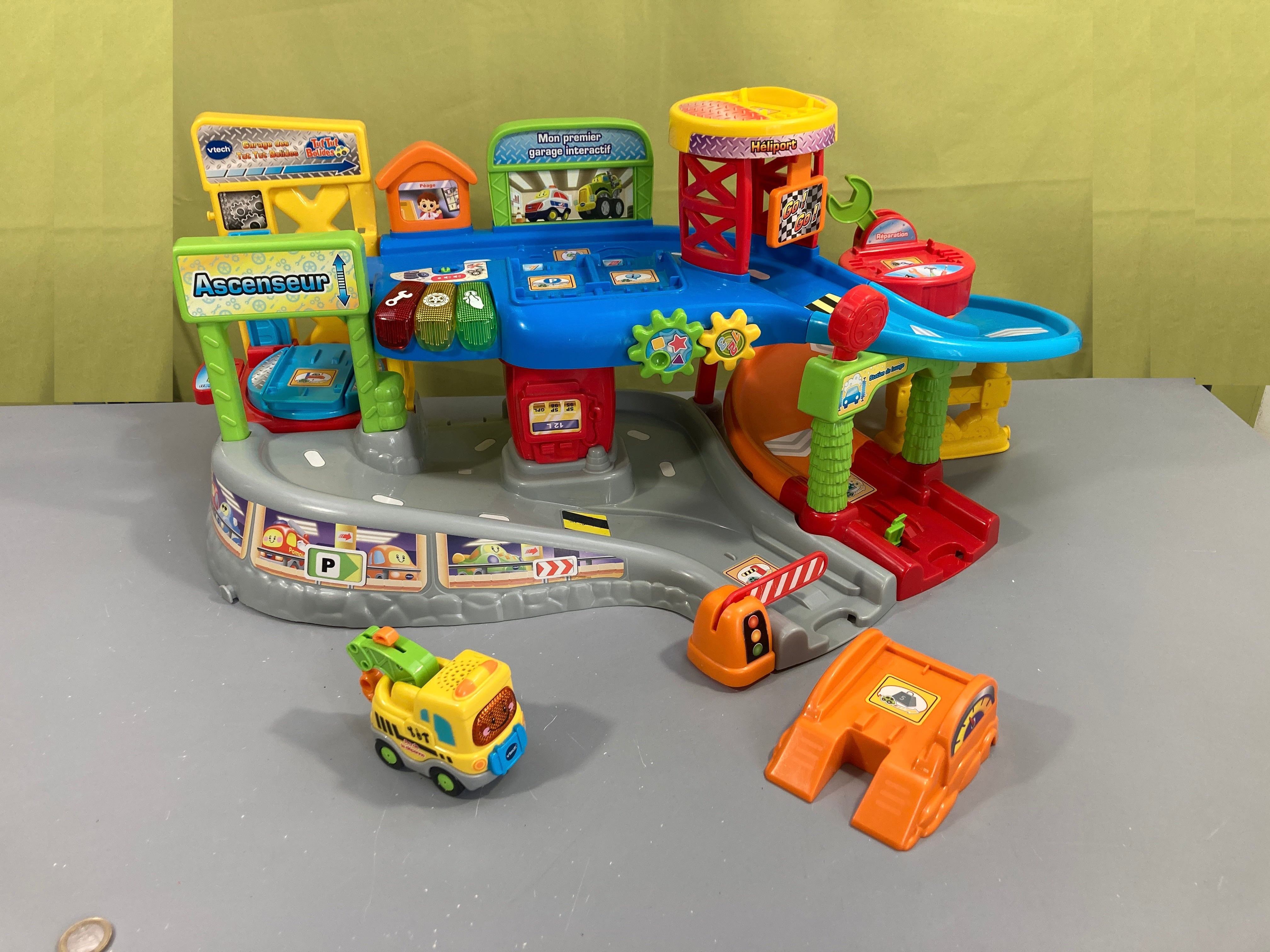 Mon premier garage interactif + camion Éthan Pro de la Dépanne Tut tut Bolides, 60€ neuf