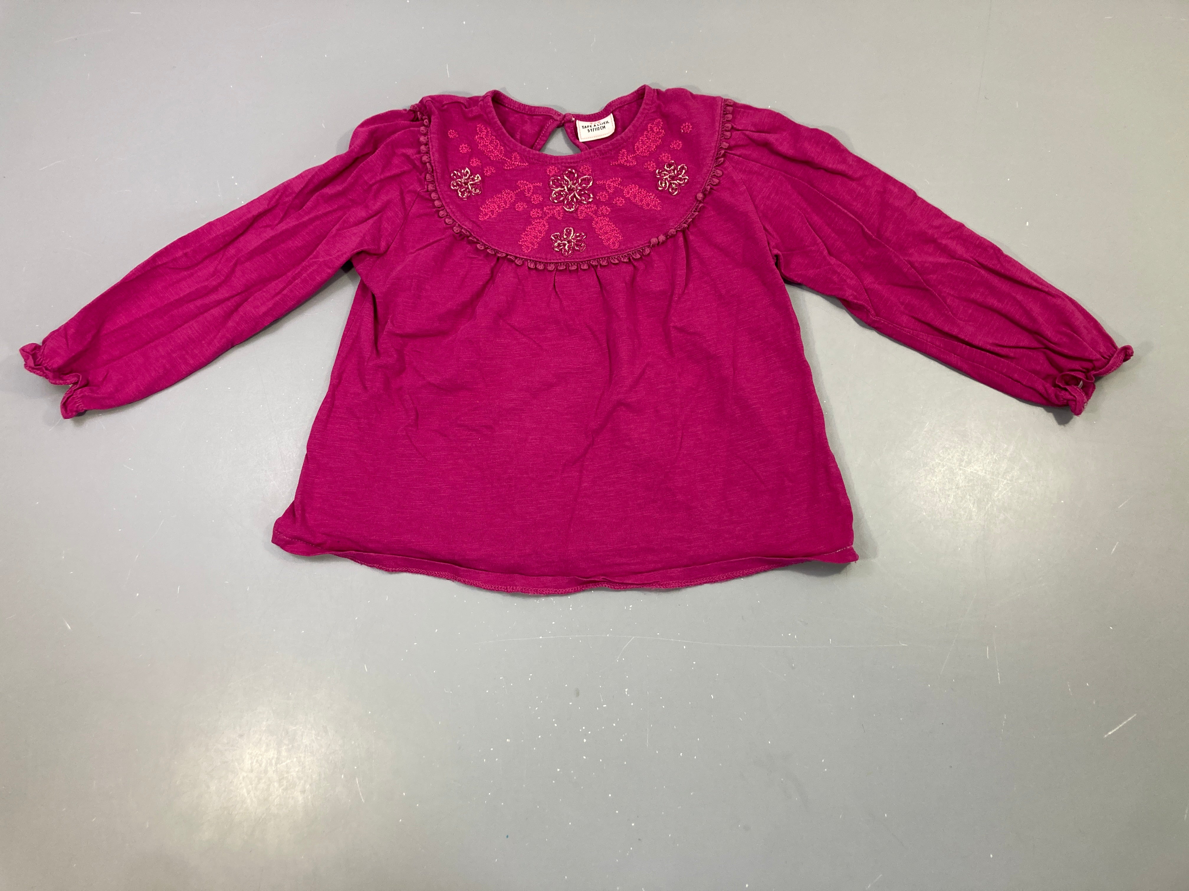 T-shirt m.l rose vif, col brodé fleurs