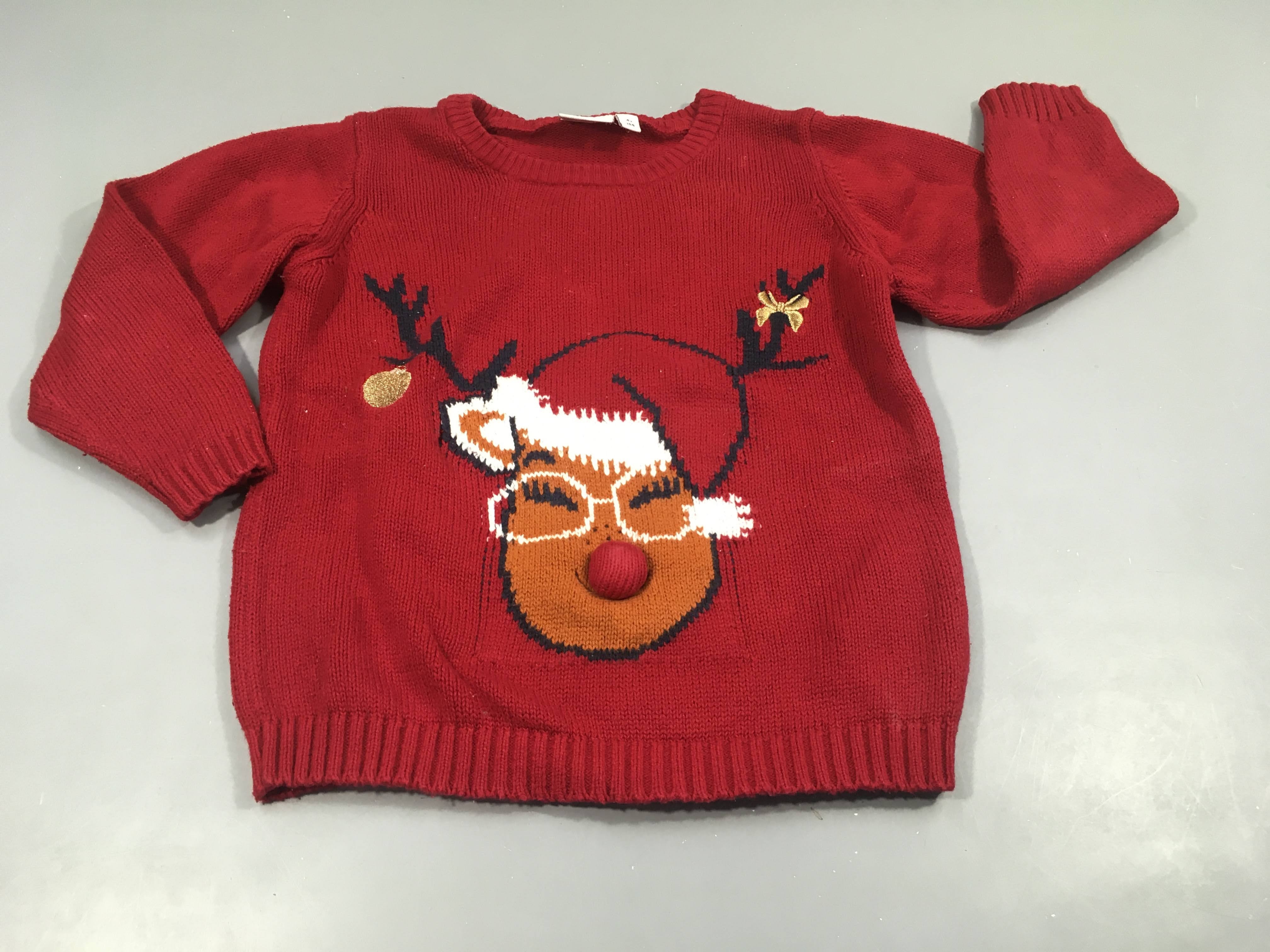 Pull rouge  renne de Noël, nez pompon, très légèrement bouloché