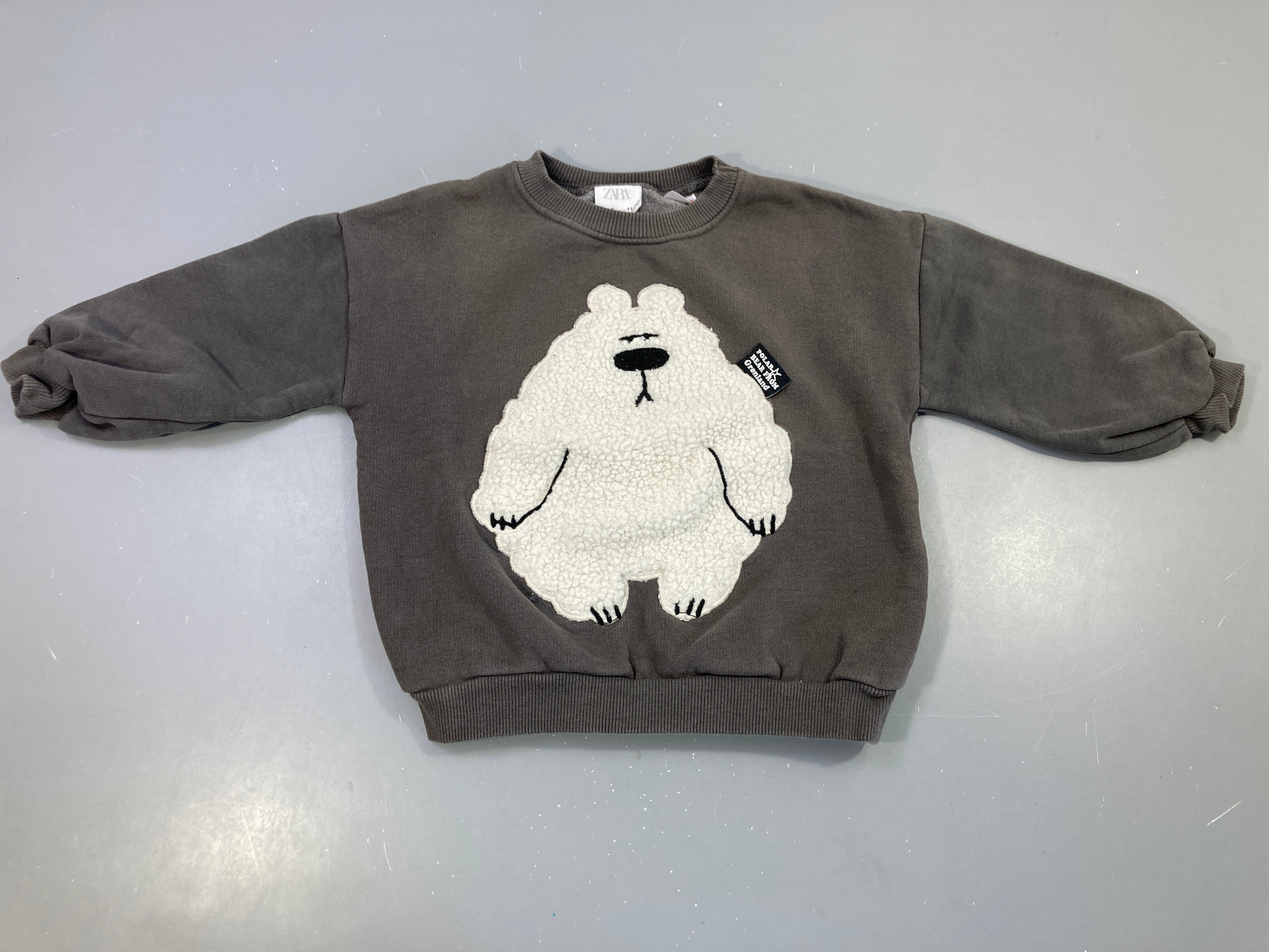 Sweat gris foncé ours polaire