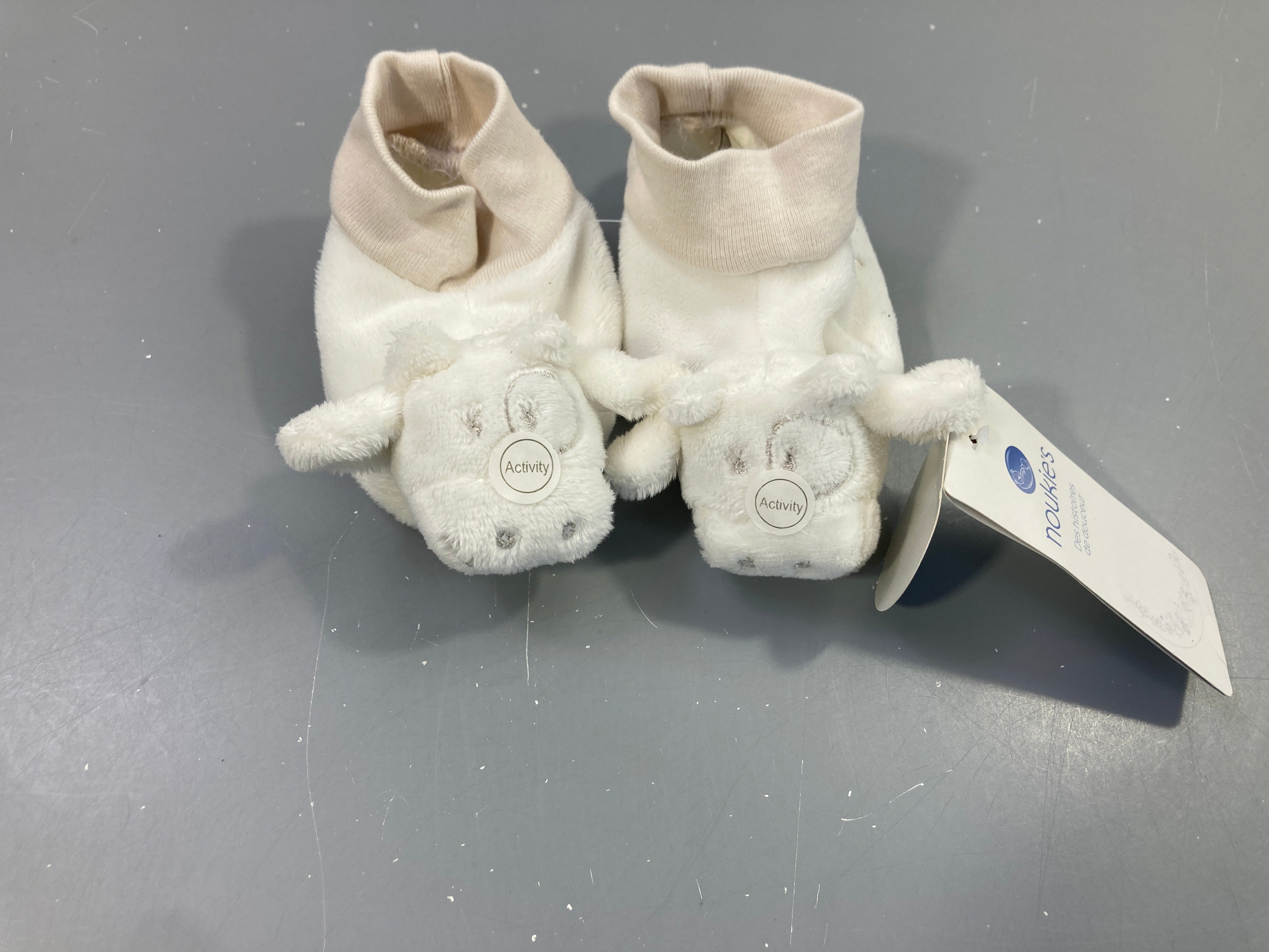 NEUF chaussons velours blanc vaches grelots