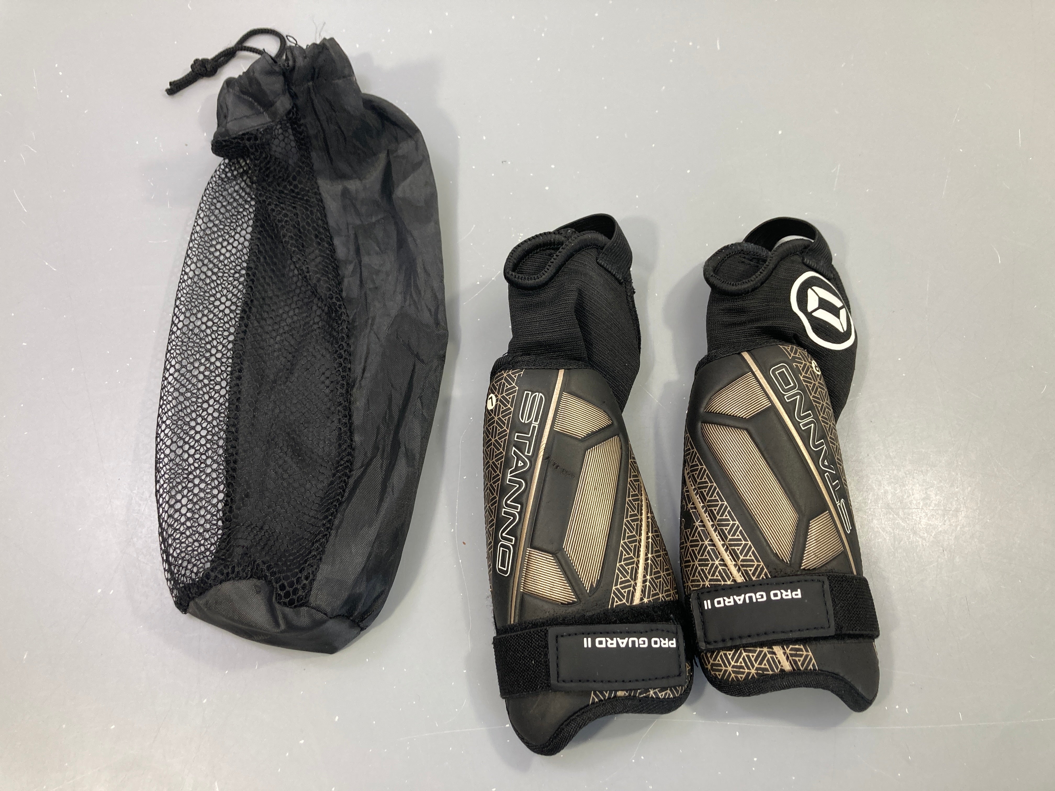 Protège tibia pour le football noir et doré Stano Pro Guard II   xxs