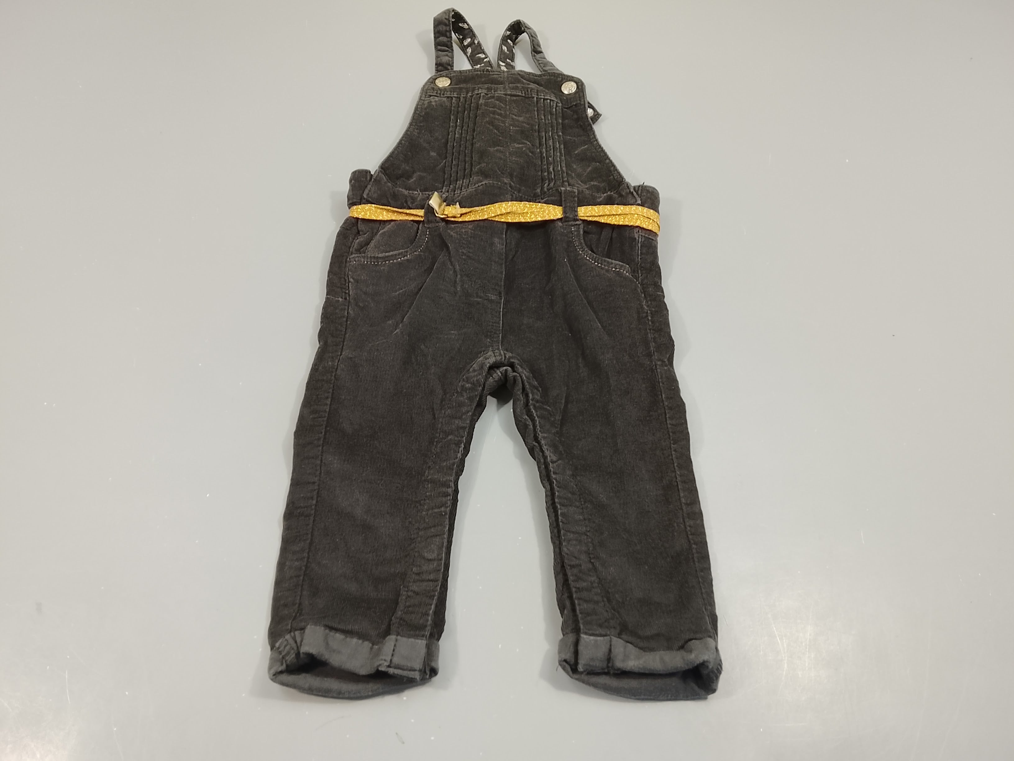 Salopette  à revers velours côtelé  gris anthracite + ceinture jaune pailleté.