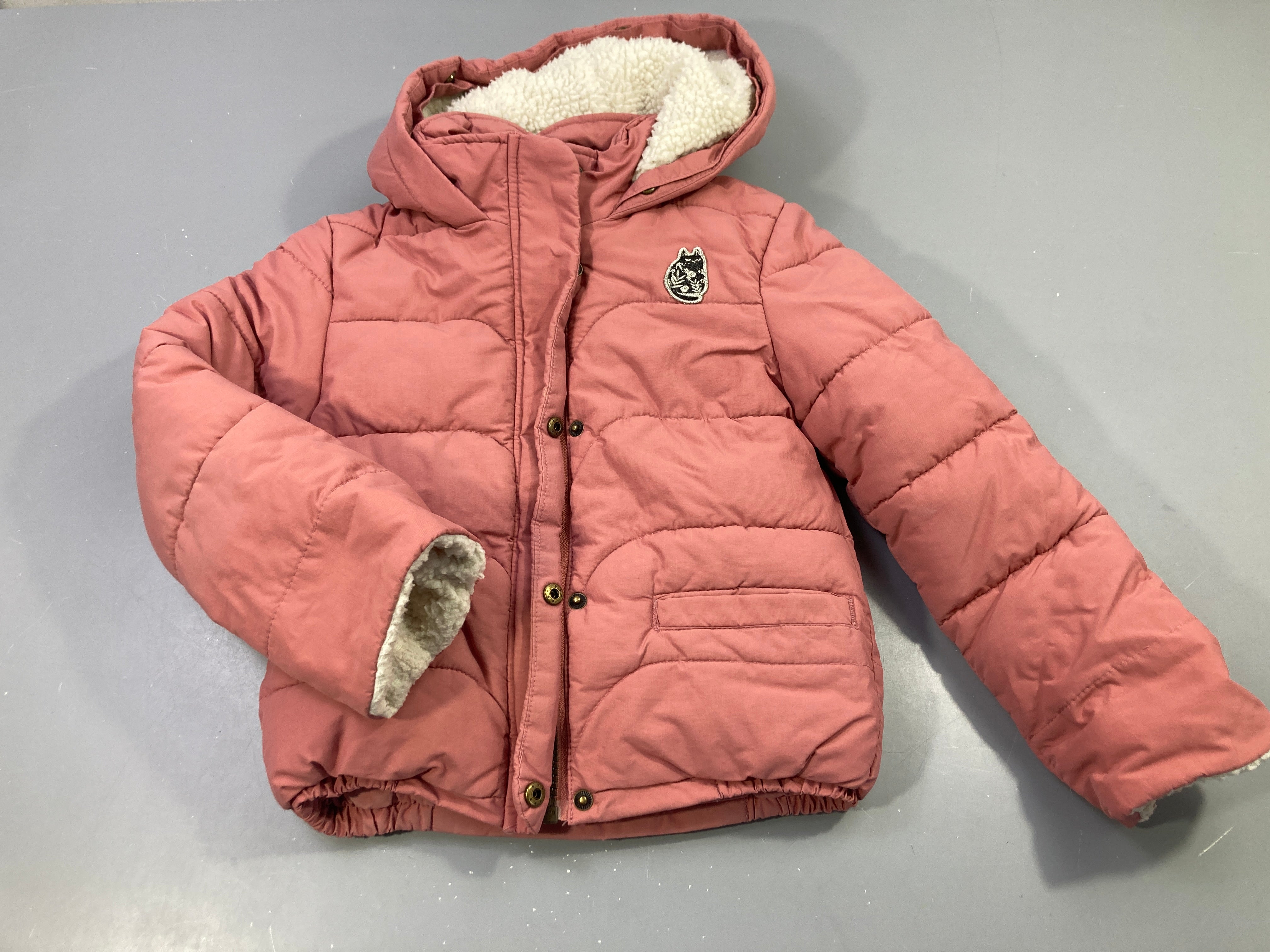 Veste zippée à capuche vieux rose, intérieur moutonné
