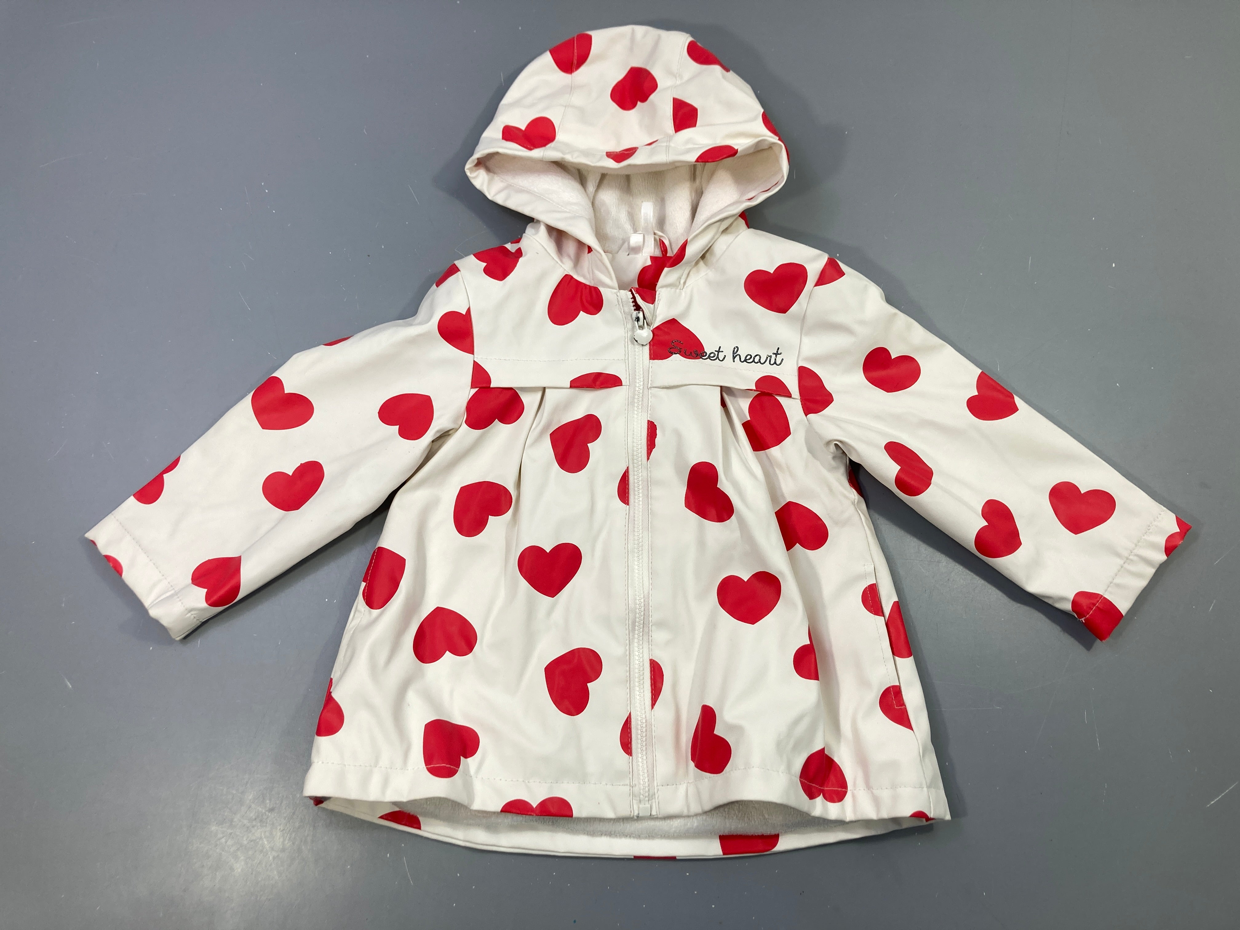 Ciré zippé à capuche blanc, coeurs rouges, intérieur doux et chaud