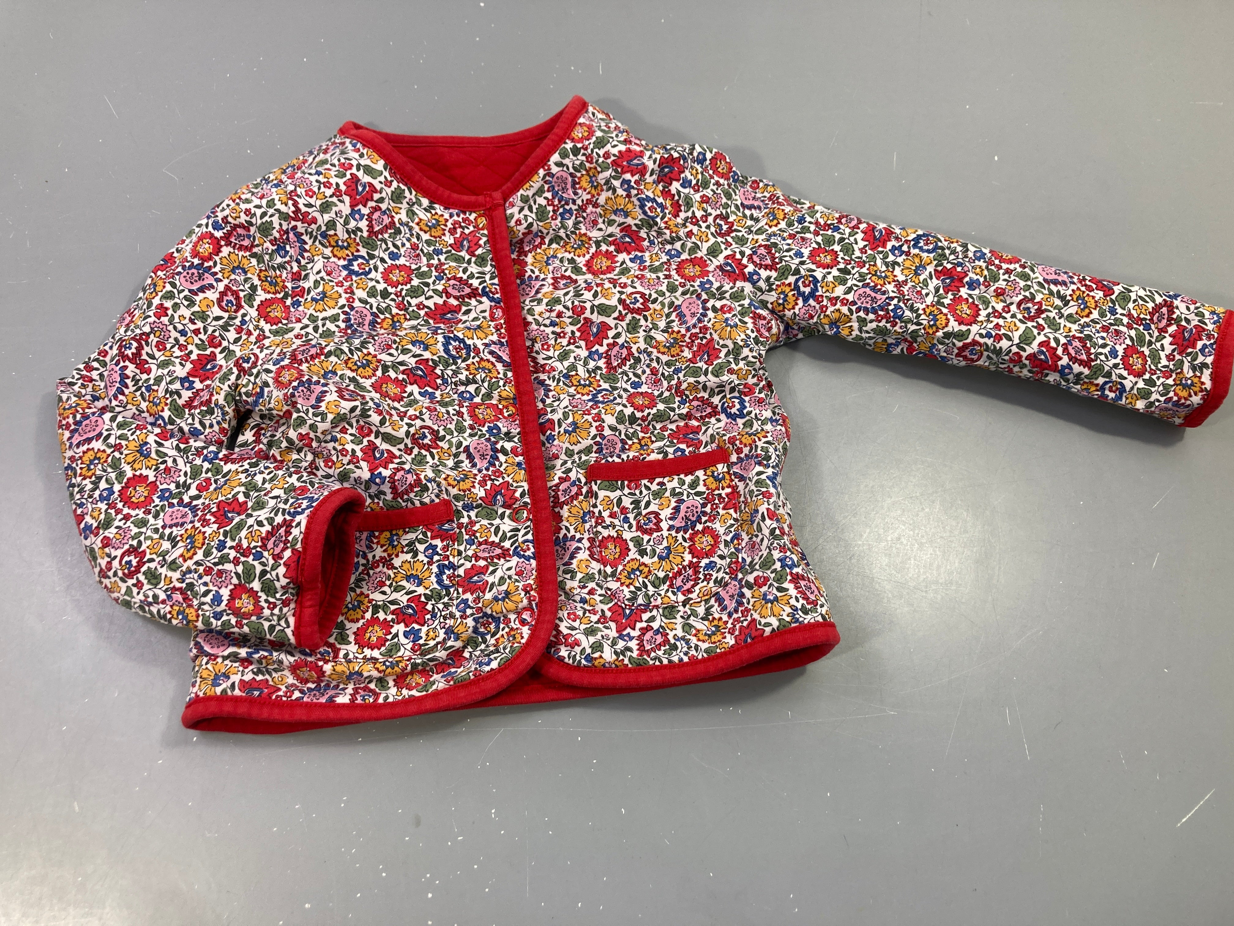 Gilet reversible rouge  texturé/ blanc à fleurs colorées
