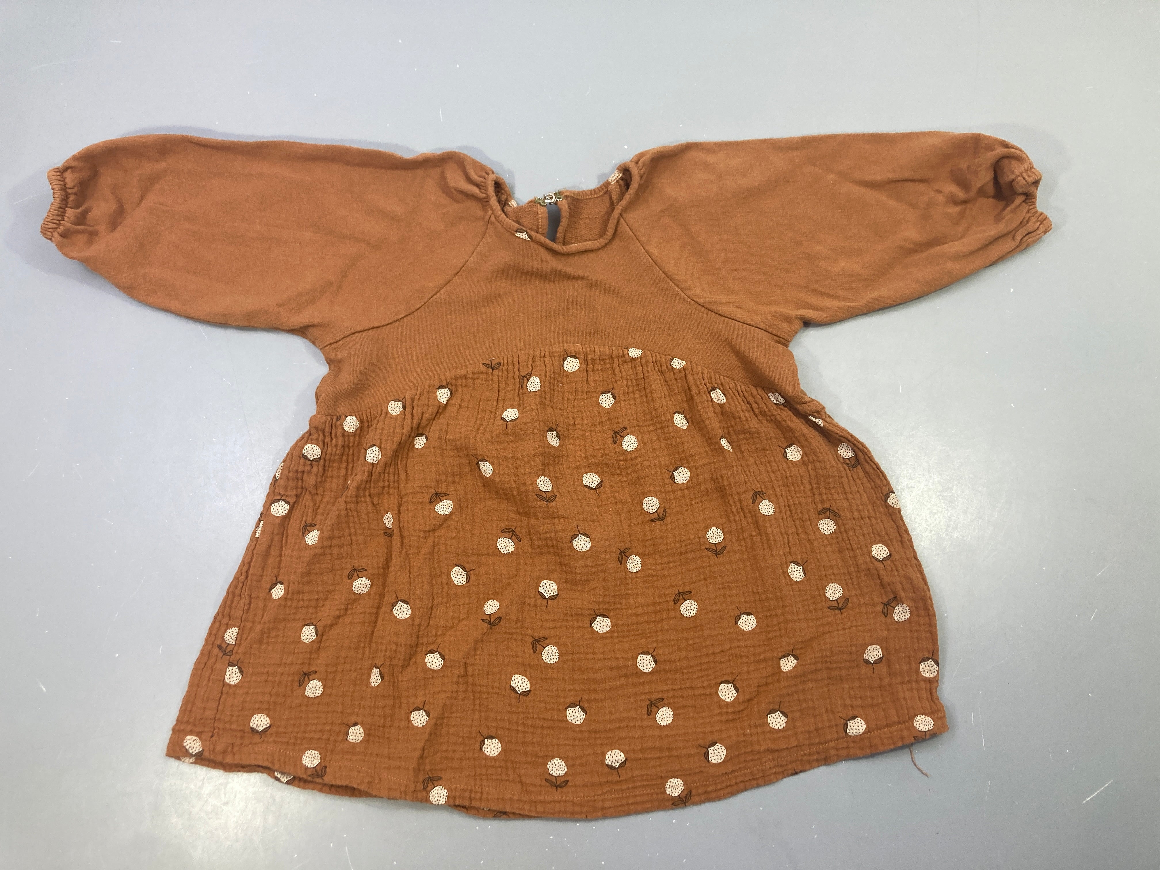 Robe m.l bi-matière molleton brune gaze de coton fruits (taille estimée)