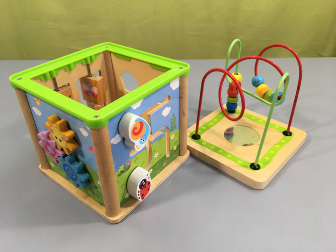 Cube d'activité en bois-Griffouillage sur le bois près du miroir, moins cher chez Petit Kiwi
