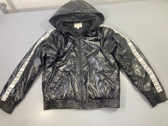 Veste noire à capuche Guess quelques tache  sur bandes blanches, moins cher chez Petit Kiwi