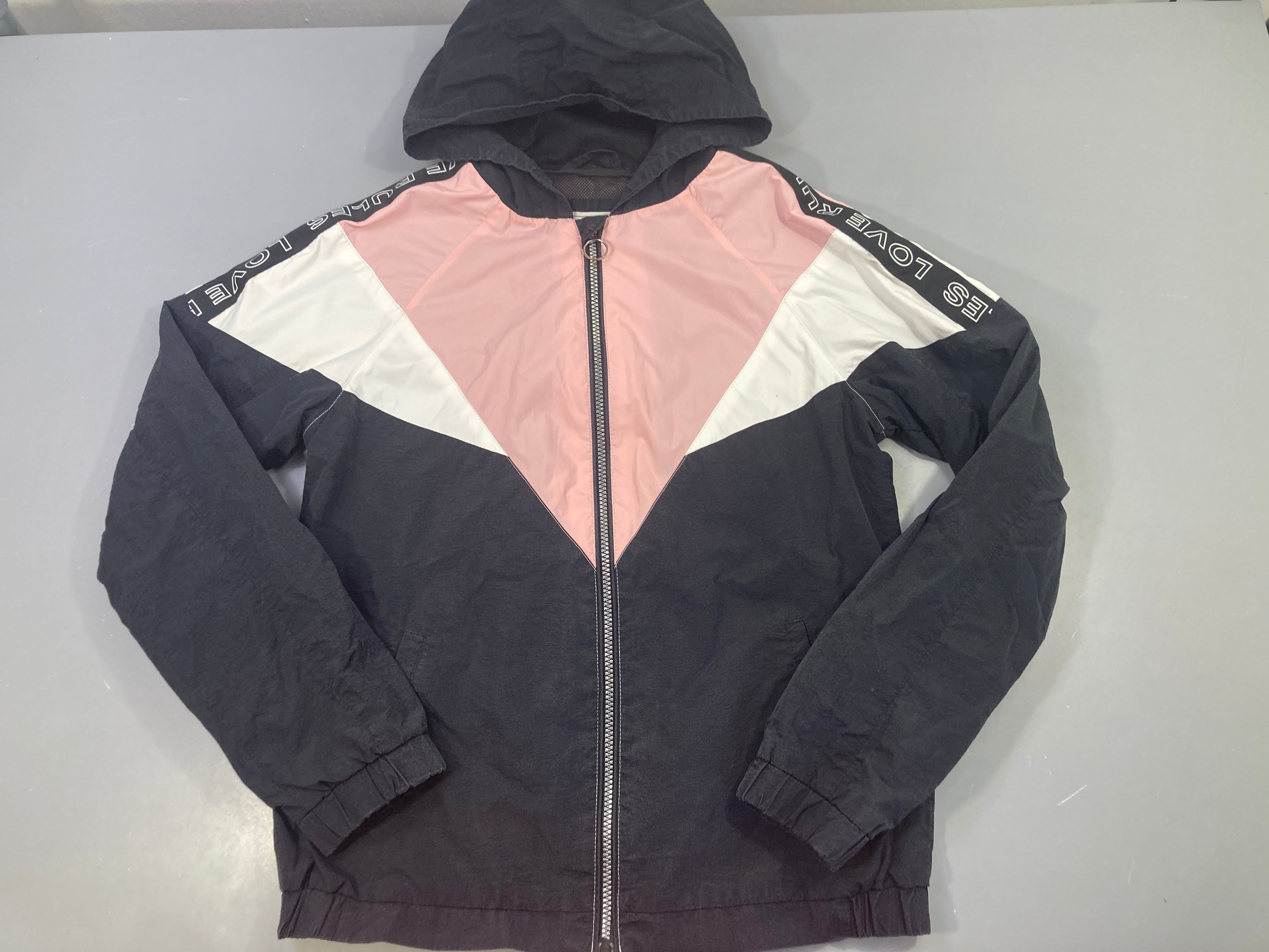 Veste coupe-vent noir effet délavé rose/blanc