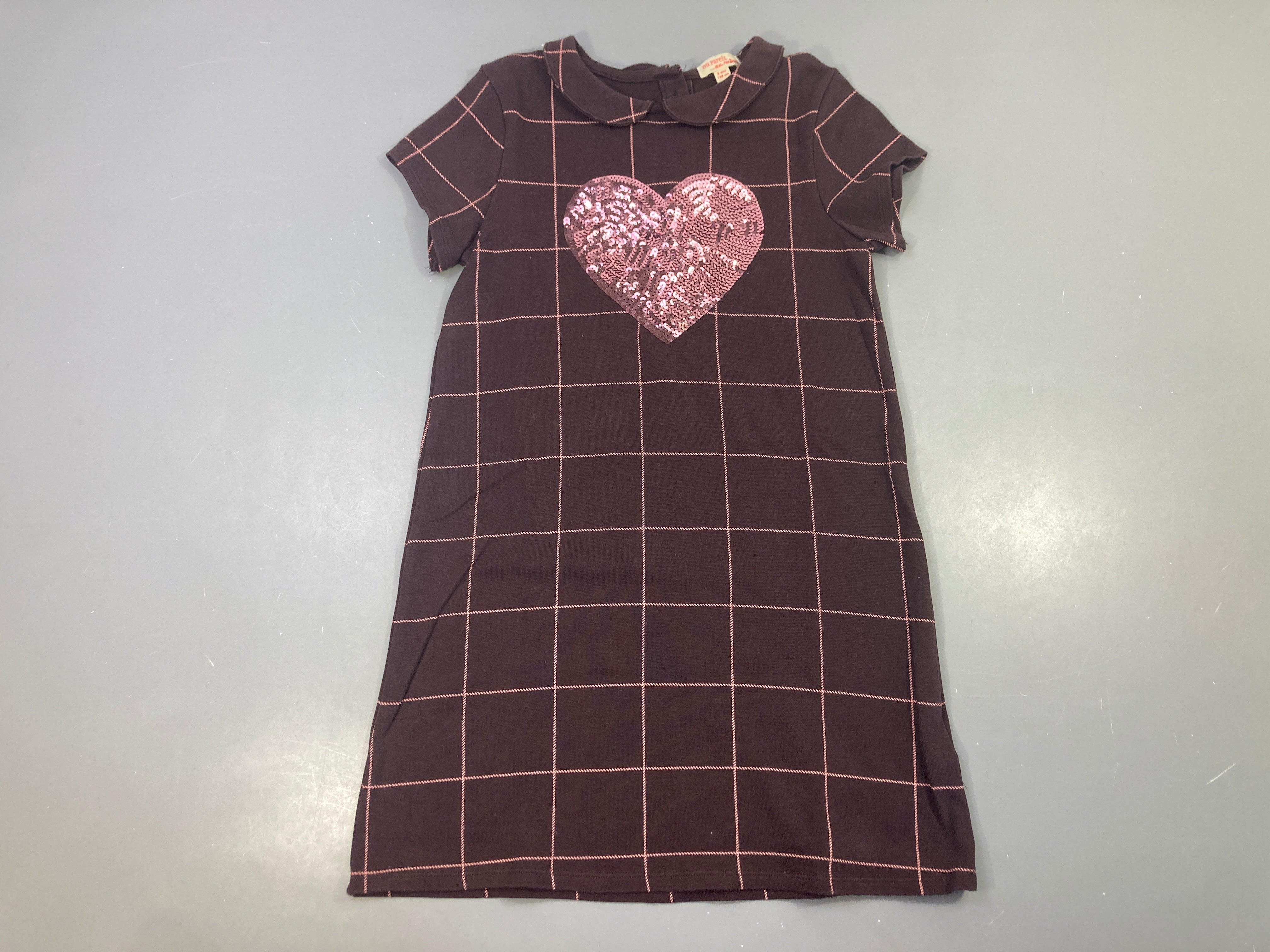 Robe m.c brune carreux roses coeurs sequins