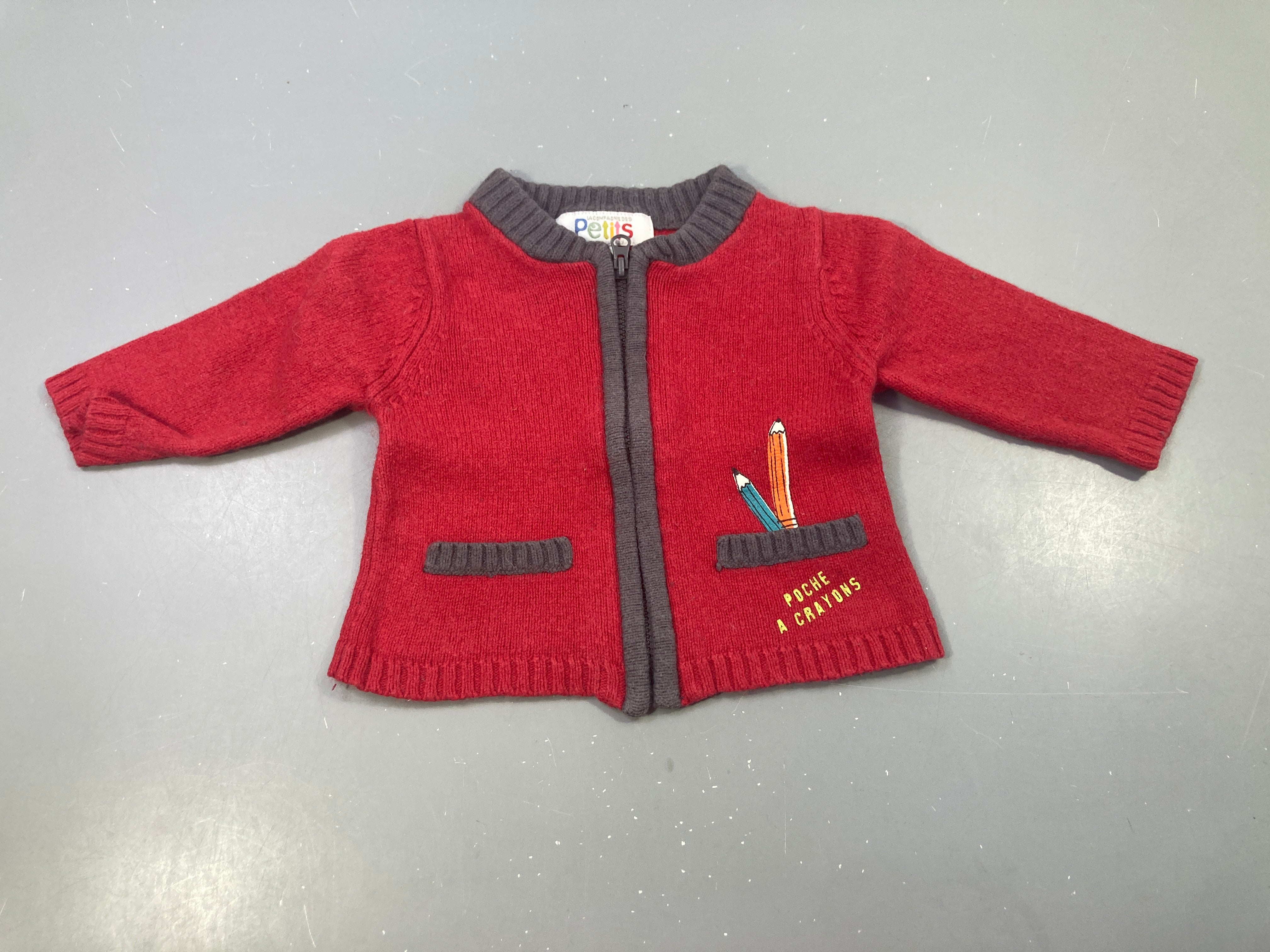 Gilet rouge bord brun 15% laine (légèrement feutré)