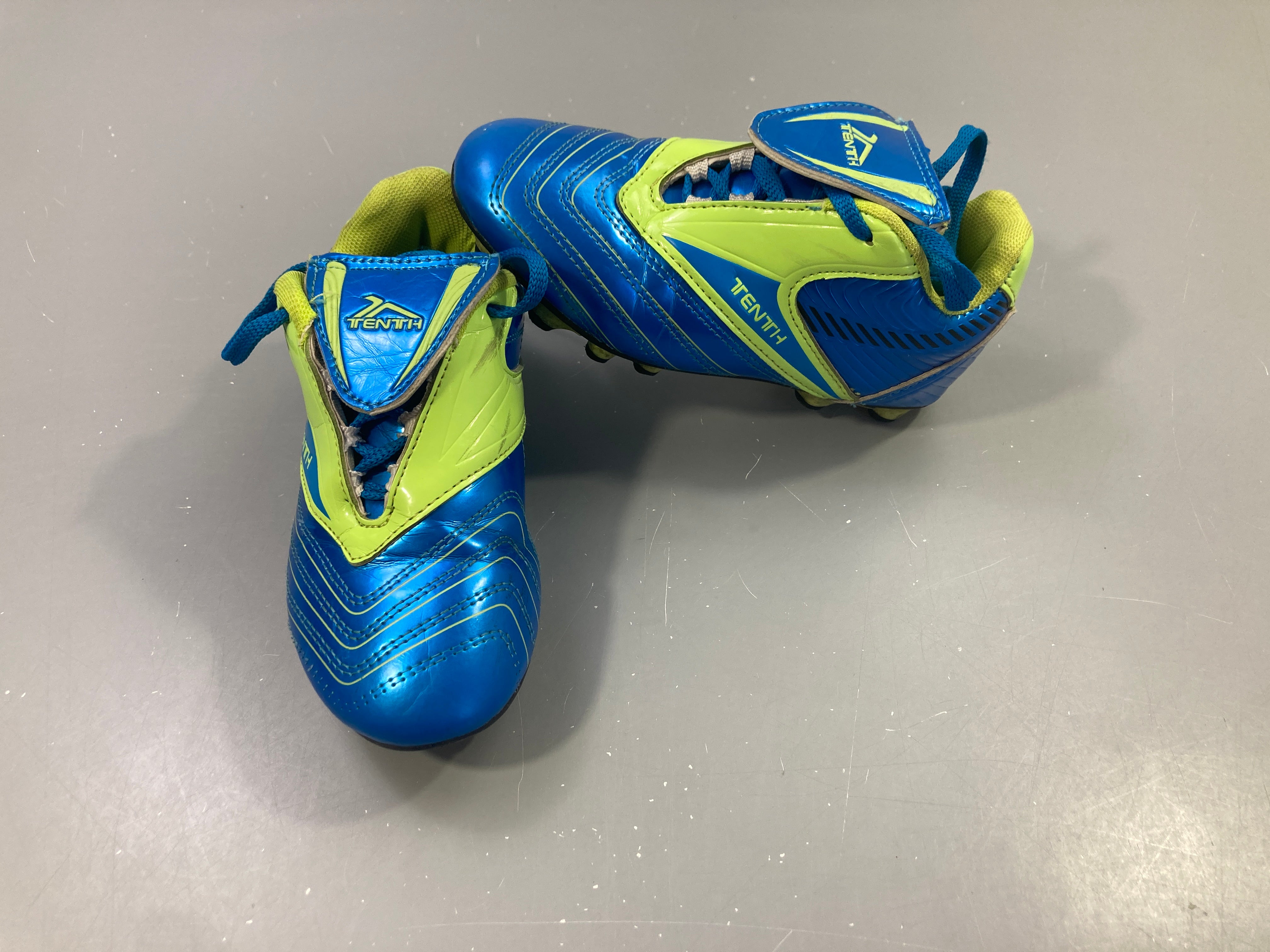 Baskets de foot bleues-vert fluo Tenth