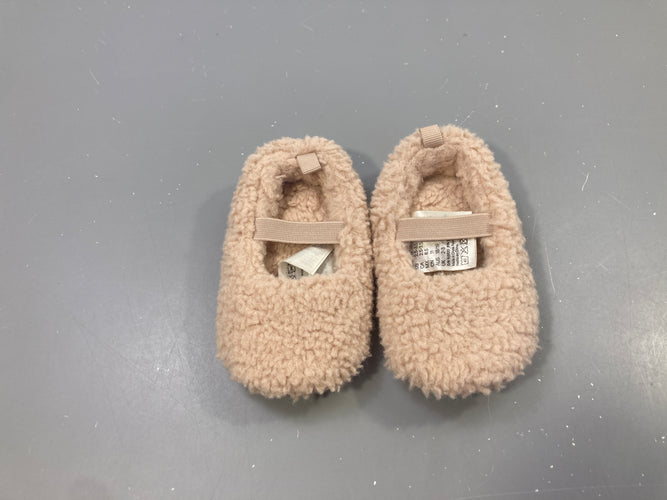 Chaussons sherpa beige, 18-19, moins cher chez Petit Kiwi