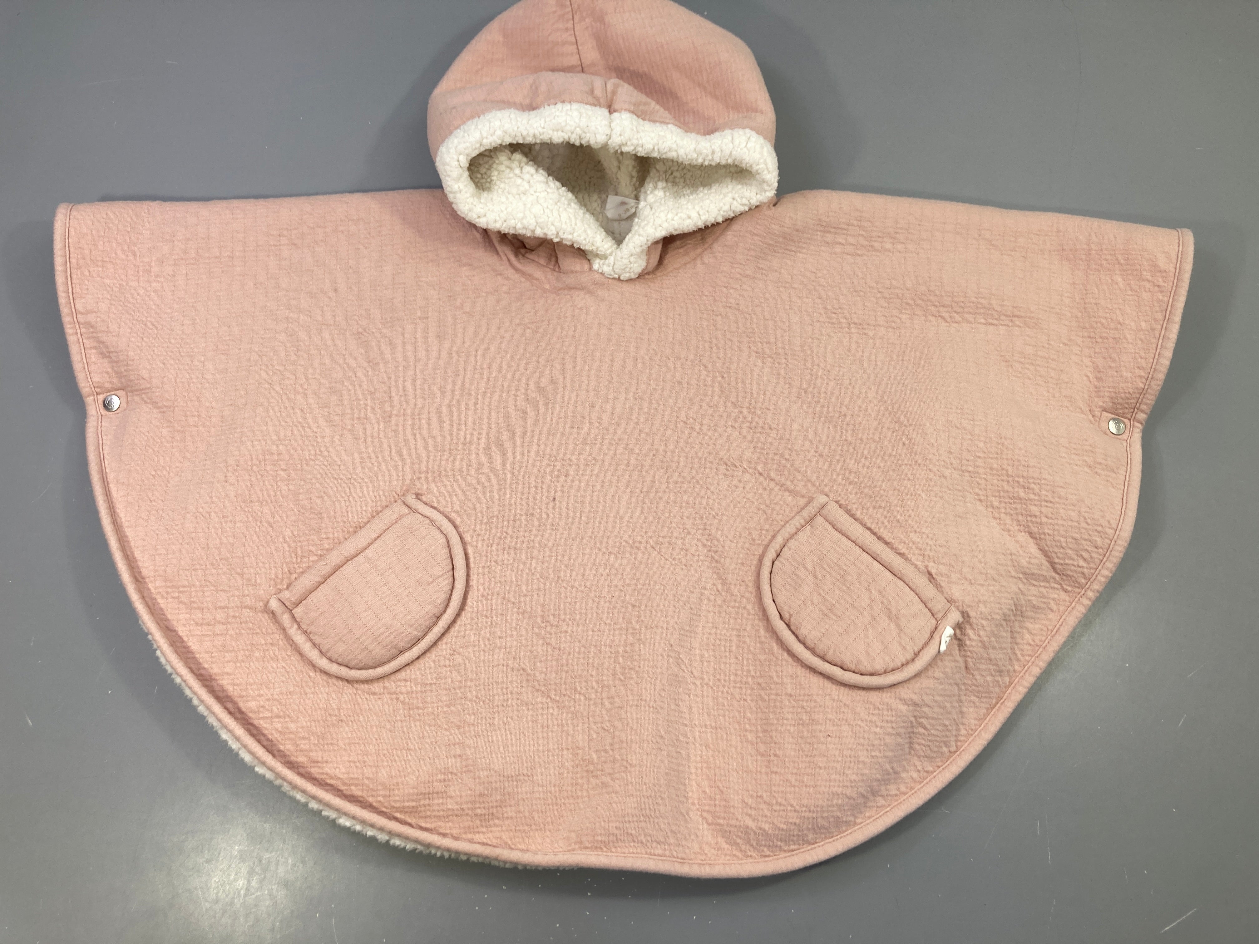 Poncho de voyage rose doublé pluche à capuche, 9-36m