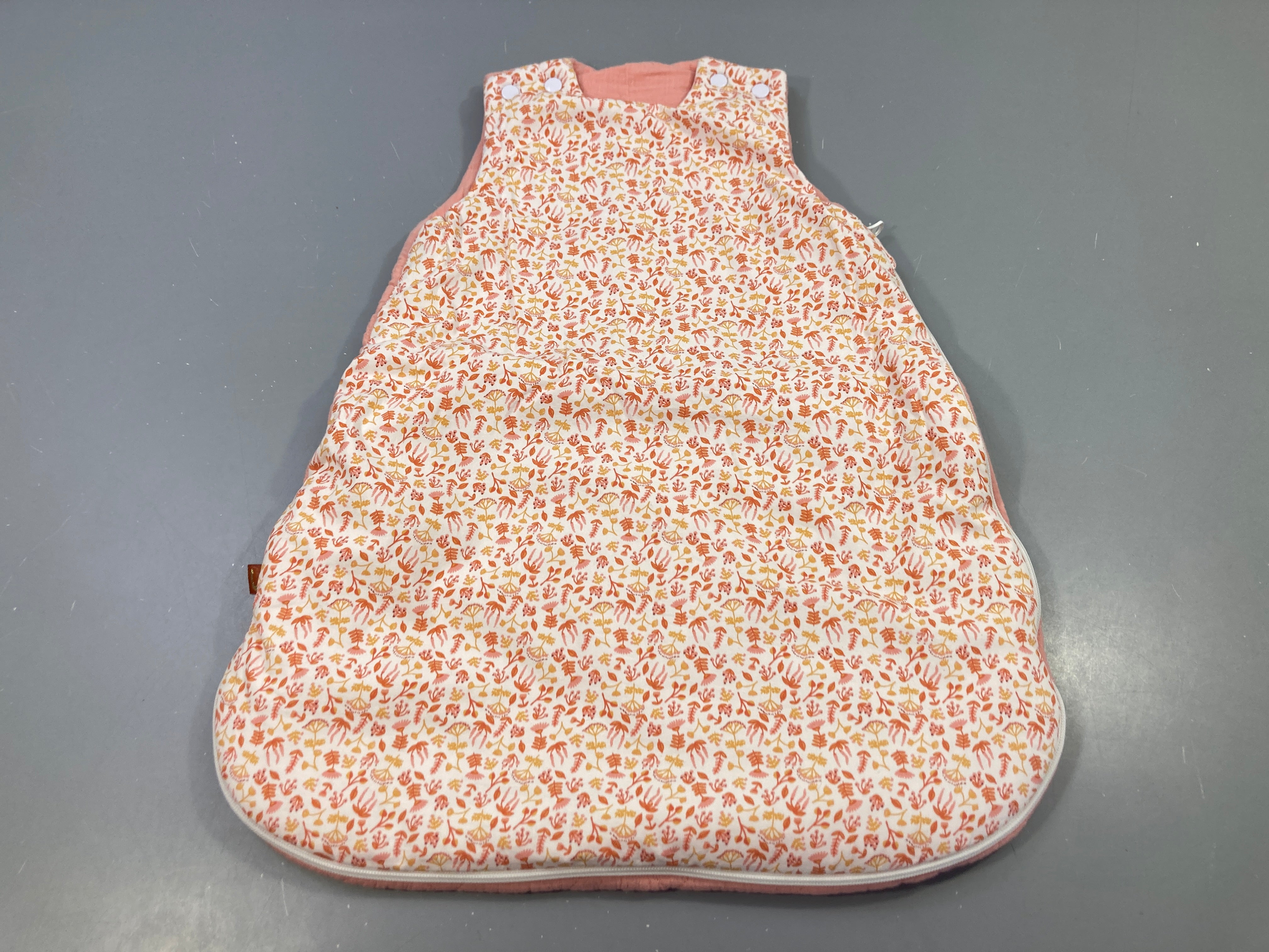 Sac de couchage s.m molletonné blnc feuillage, Gilet zippée de coton rose Sauthon