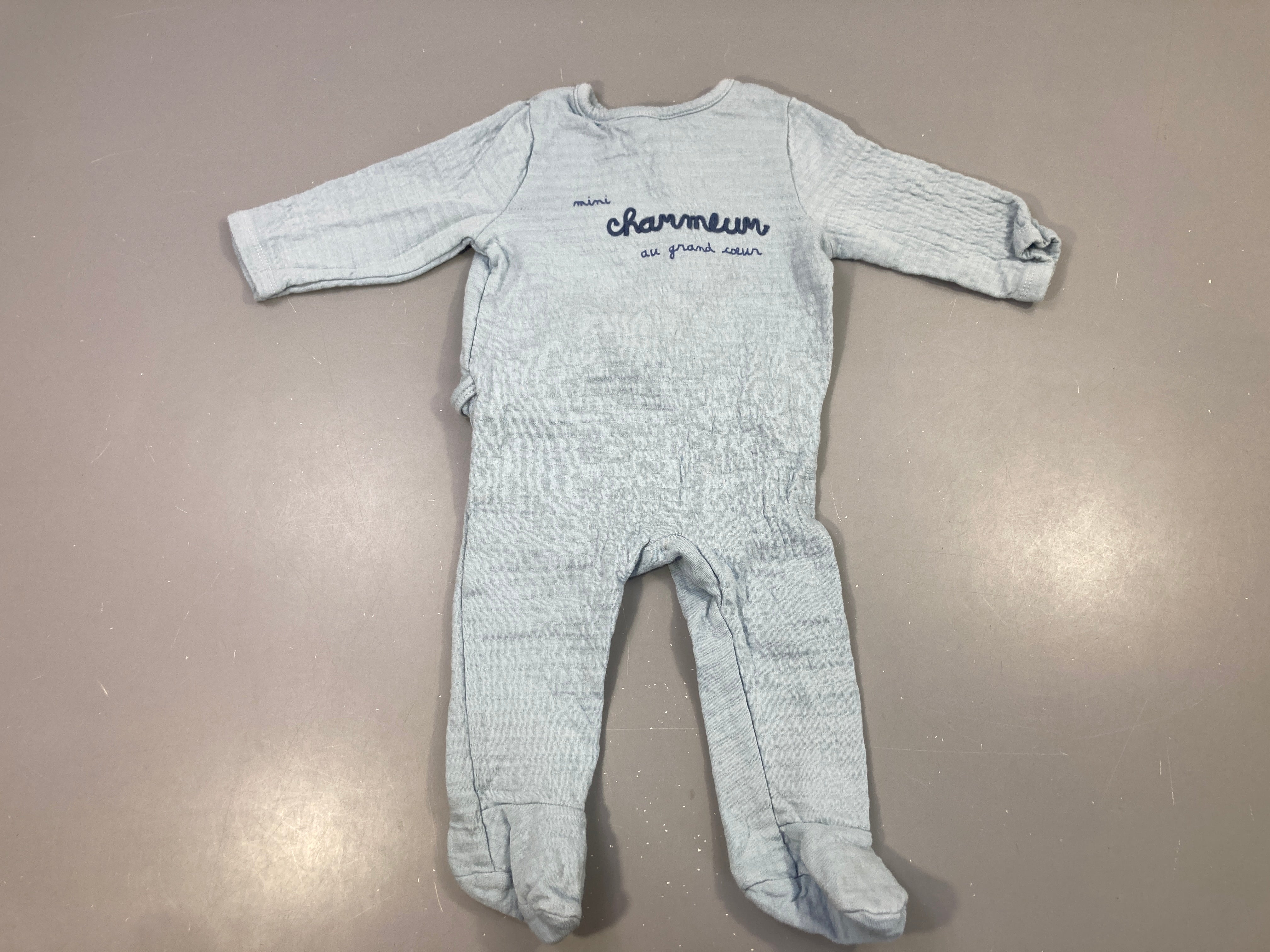 Pyjama bleu clair charmeur