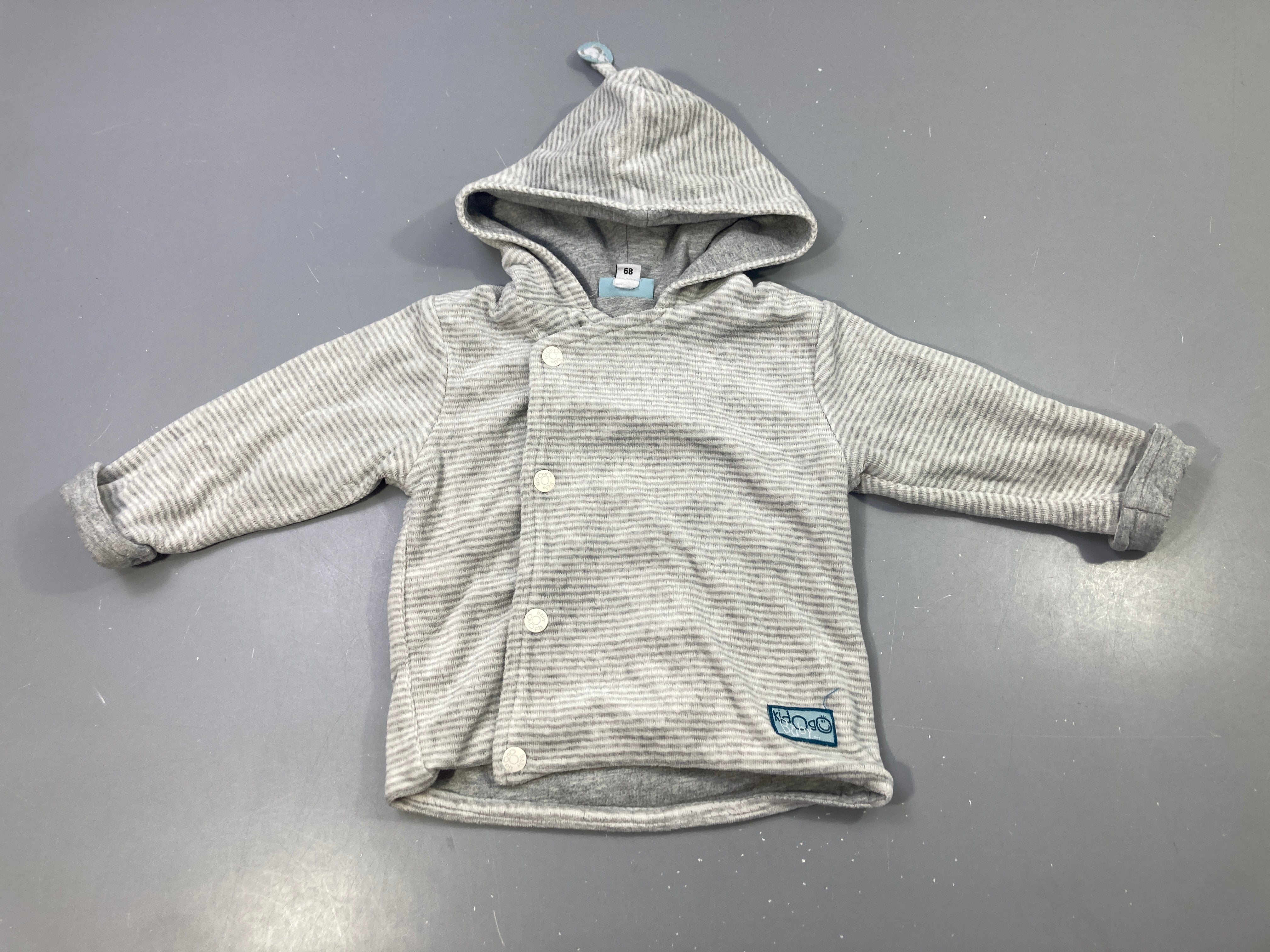 Gilet velours capuche rayé gris pressions