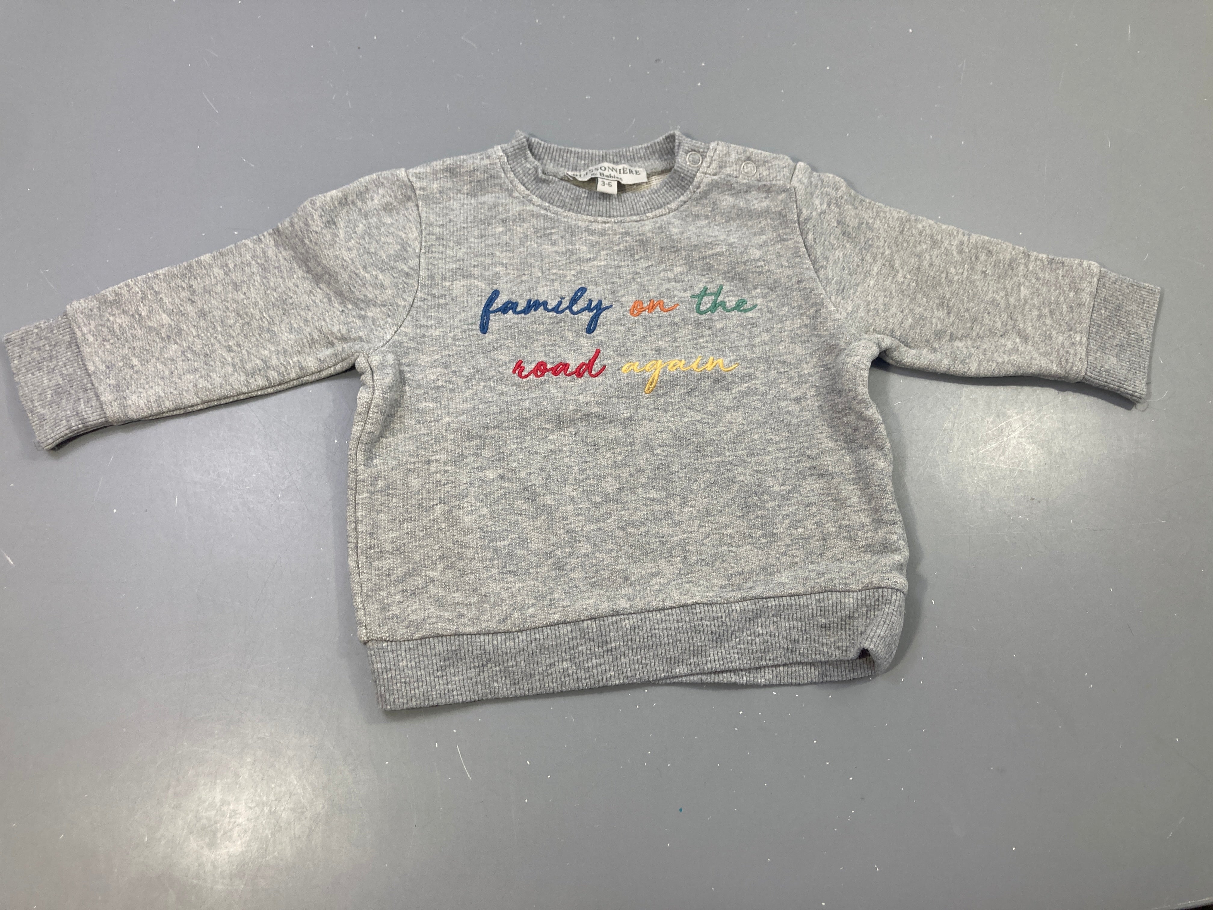 Sweat gris family on the road again
