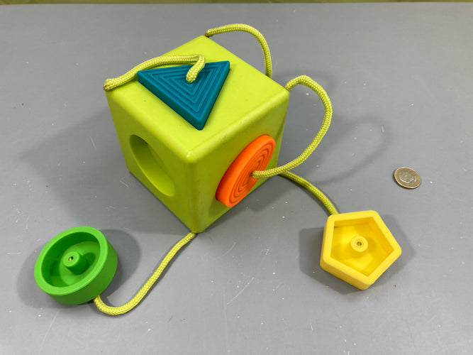 Cube de tri de formes, Oombee, Fat Brain Toy, moins cher chez Petit Kiwi