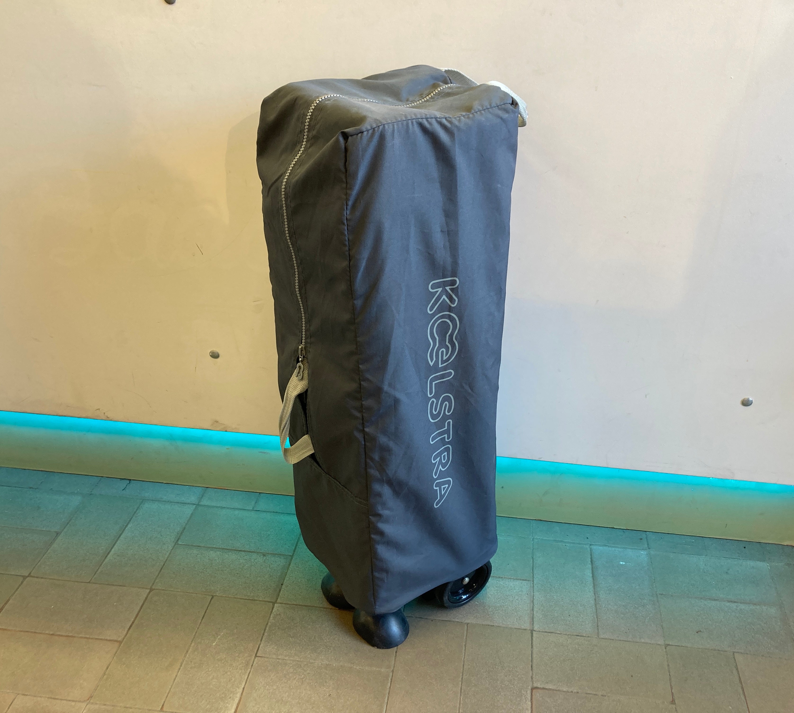 Jamais servi! Lit de voyage anthracite à roulettes - ouverture latérale - Koelstra