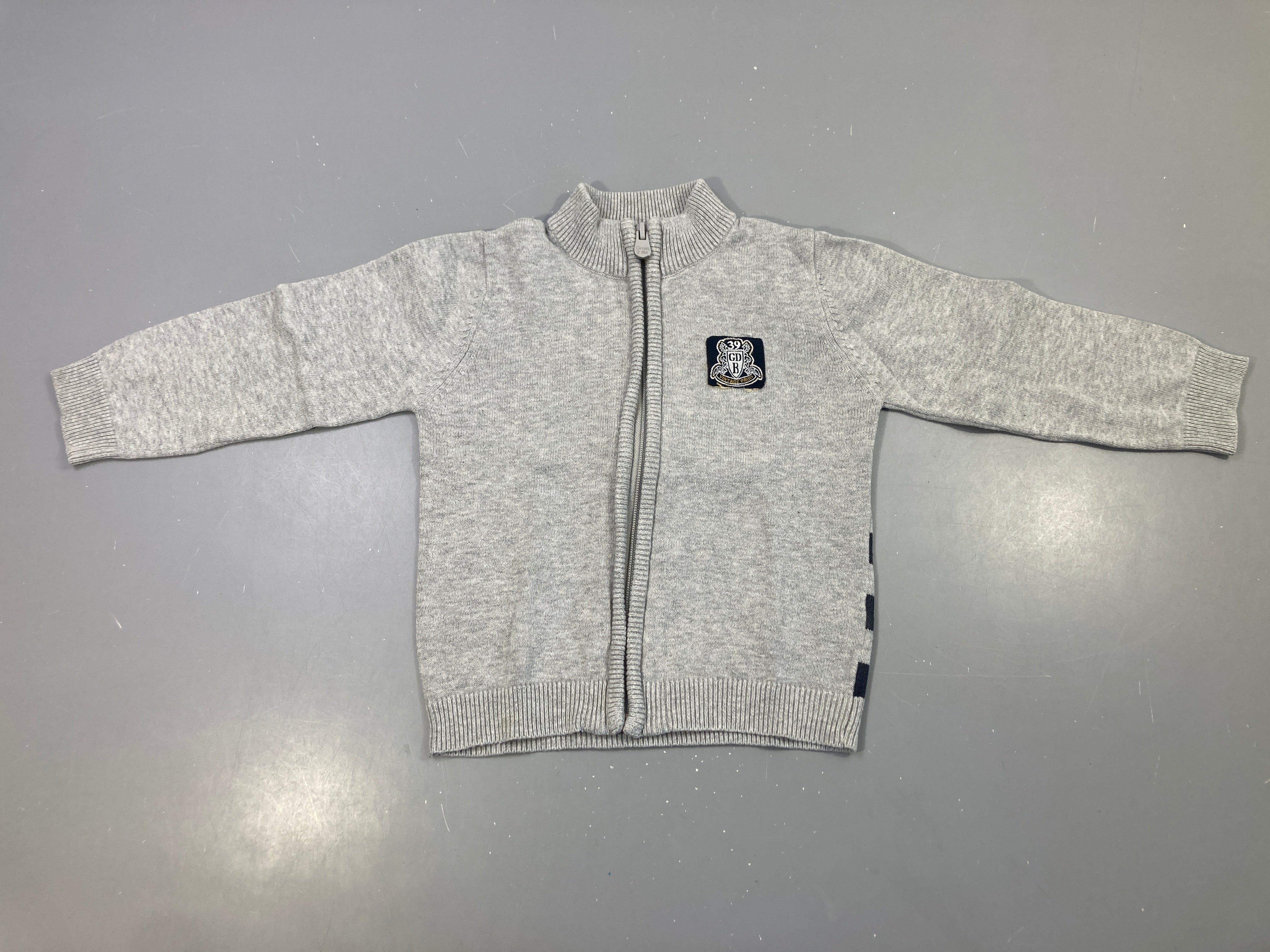 Gilet zippé gris col montant rayé à l'arrière
