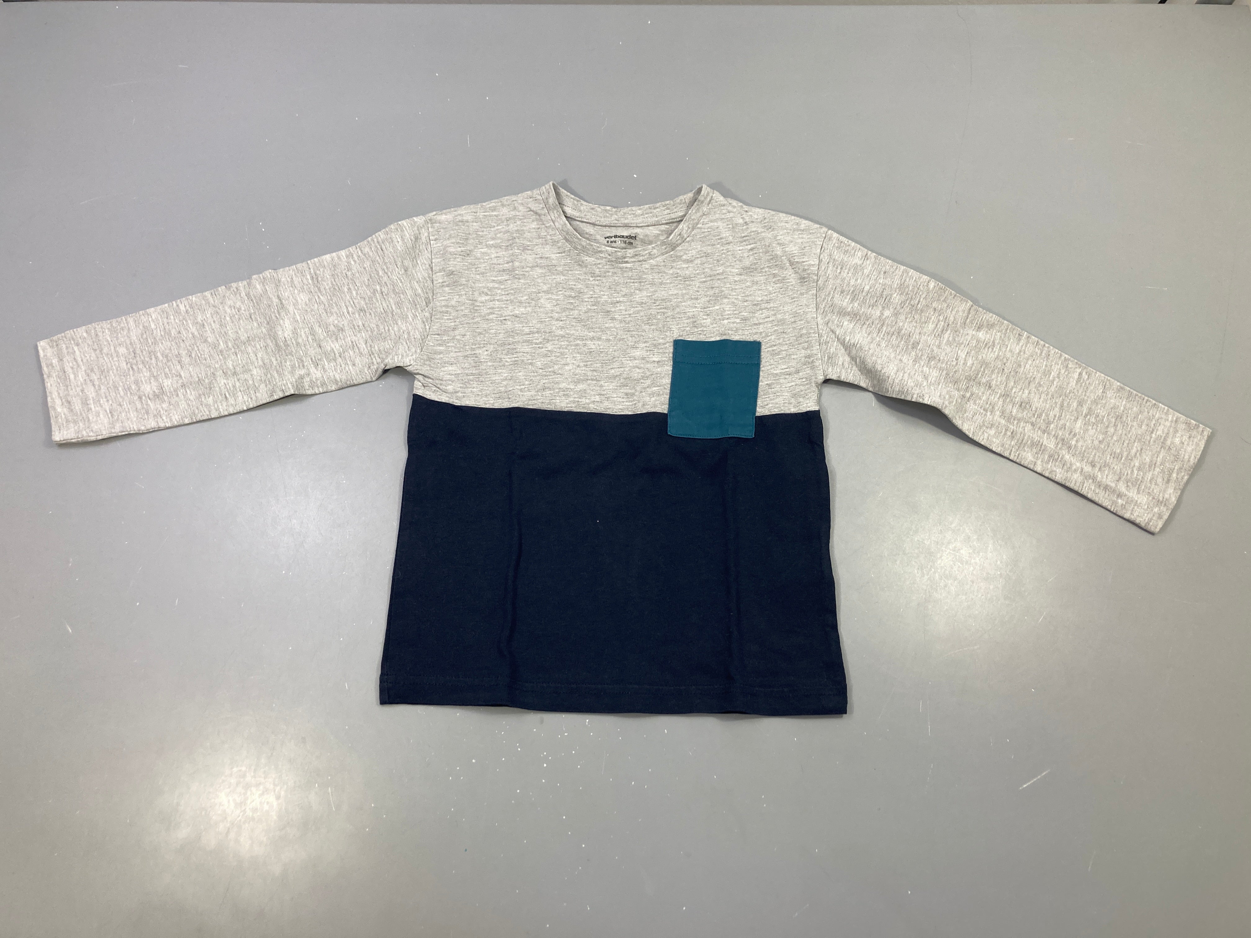 T-shirt m.l gris/bleu foncé poche